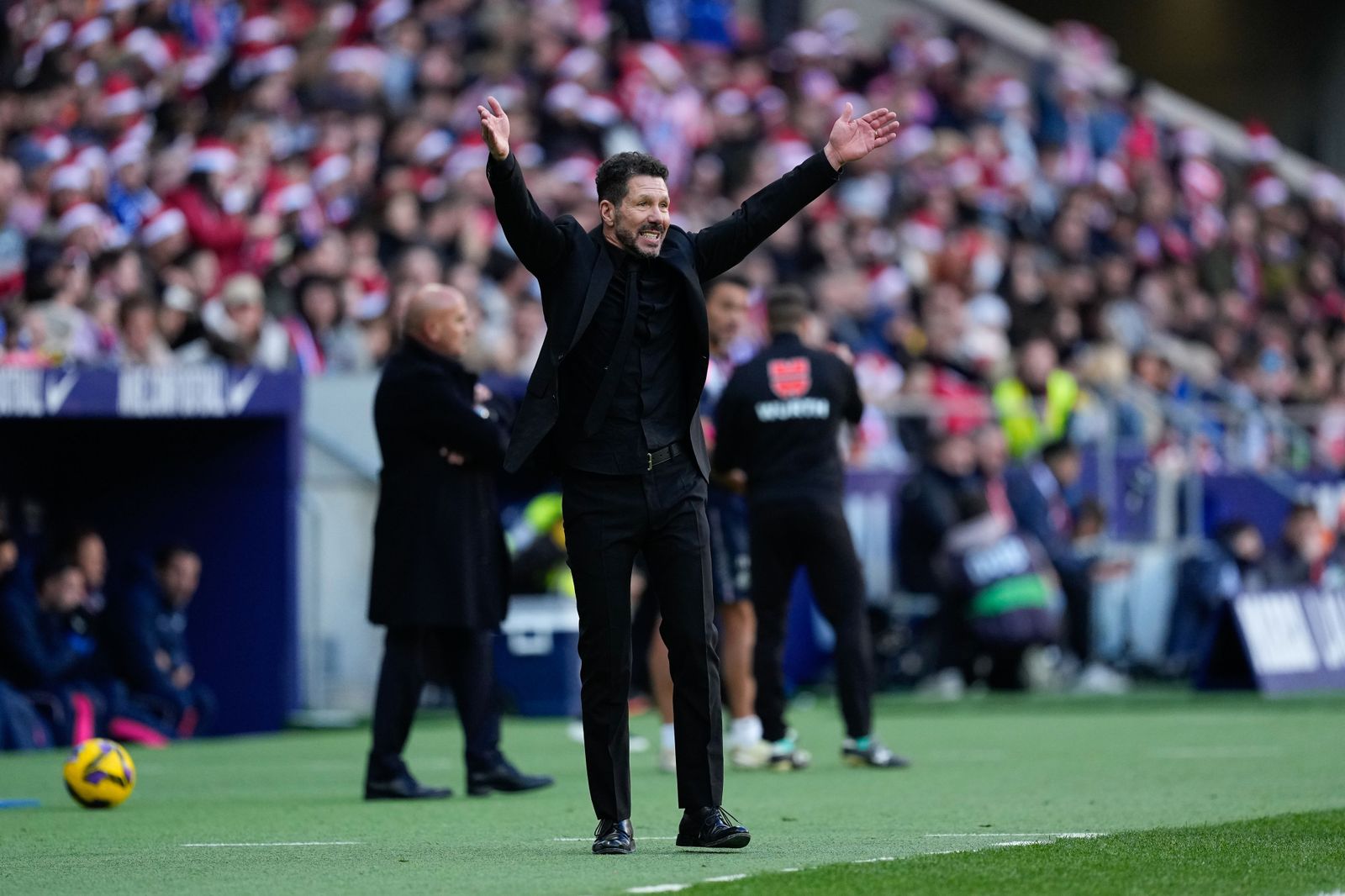 Simeone cumple 13 años en el Atlético de Madrid como líder de La Liga