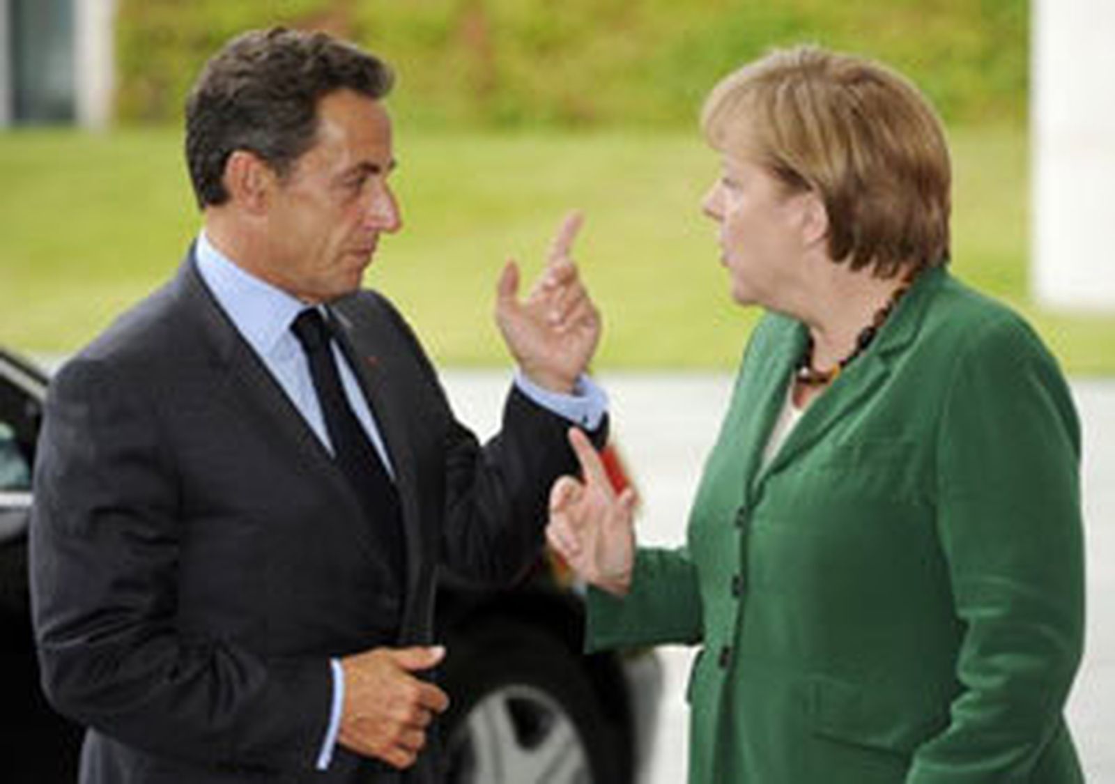 Merkel y Sarkozy en una reunión del Eurogrupo para hablar de la crisis de Grecia