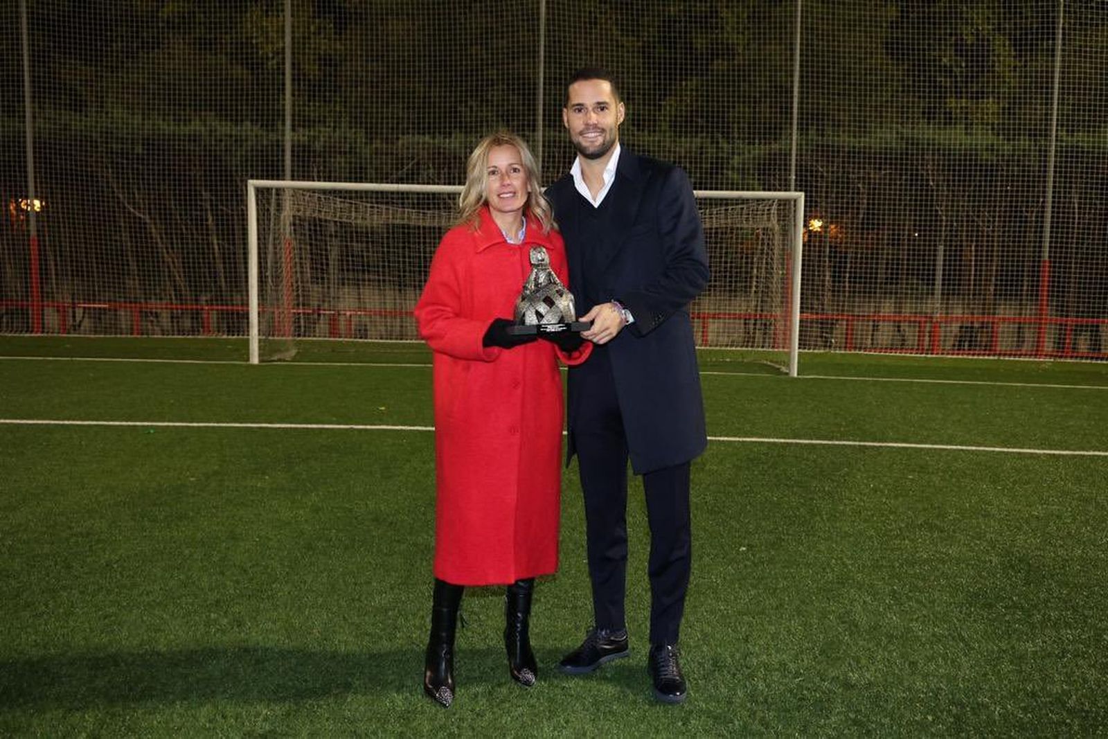 Mario Suárez con la alcaldesa de Alcobendas