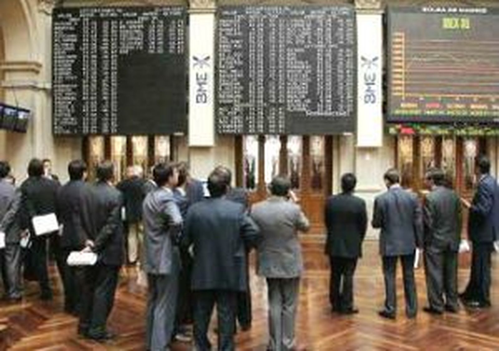 El Ibex sube un 1,7% y la prima de riesgo cae por debajo de los 100 puntos básicos