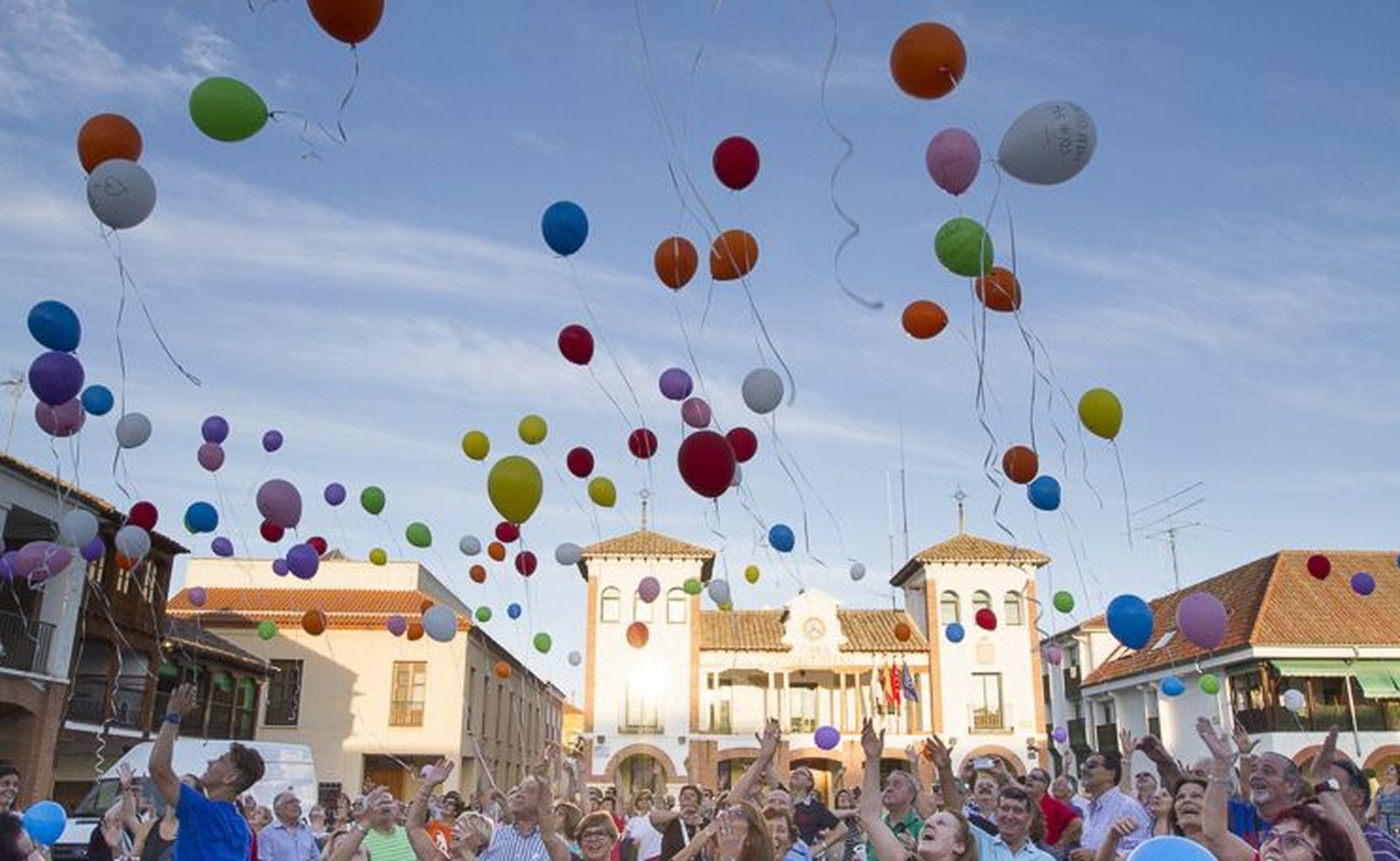 Suelta de globos en las fiestas de Pinto