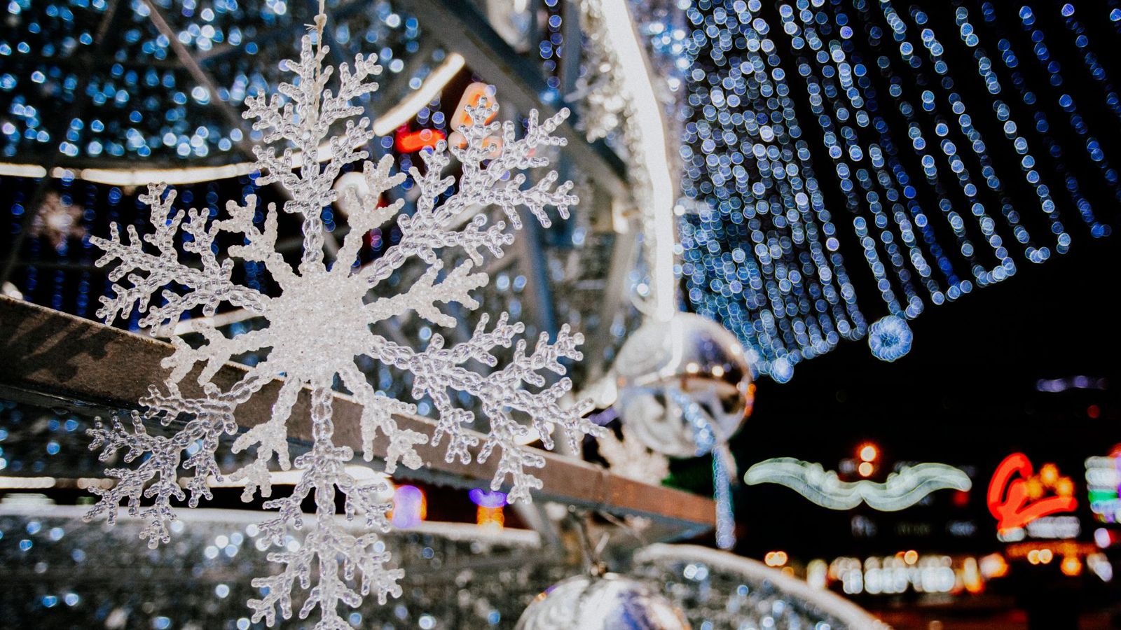 Los vecinos de Ciudad Lineal vuelven a encender la Navidad por todo lo alto