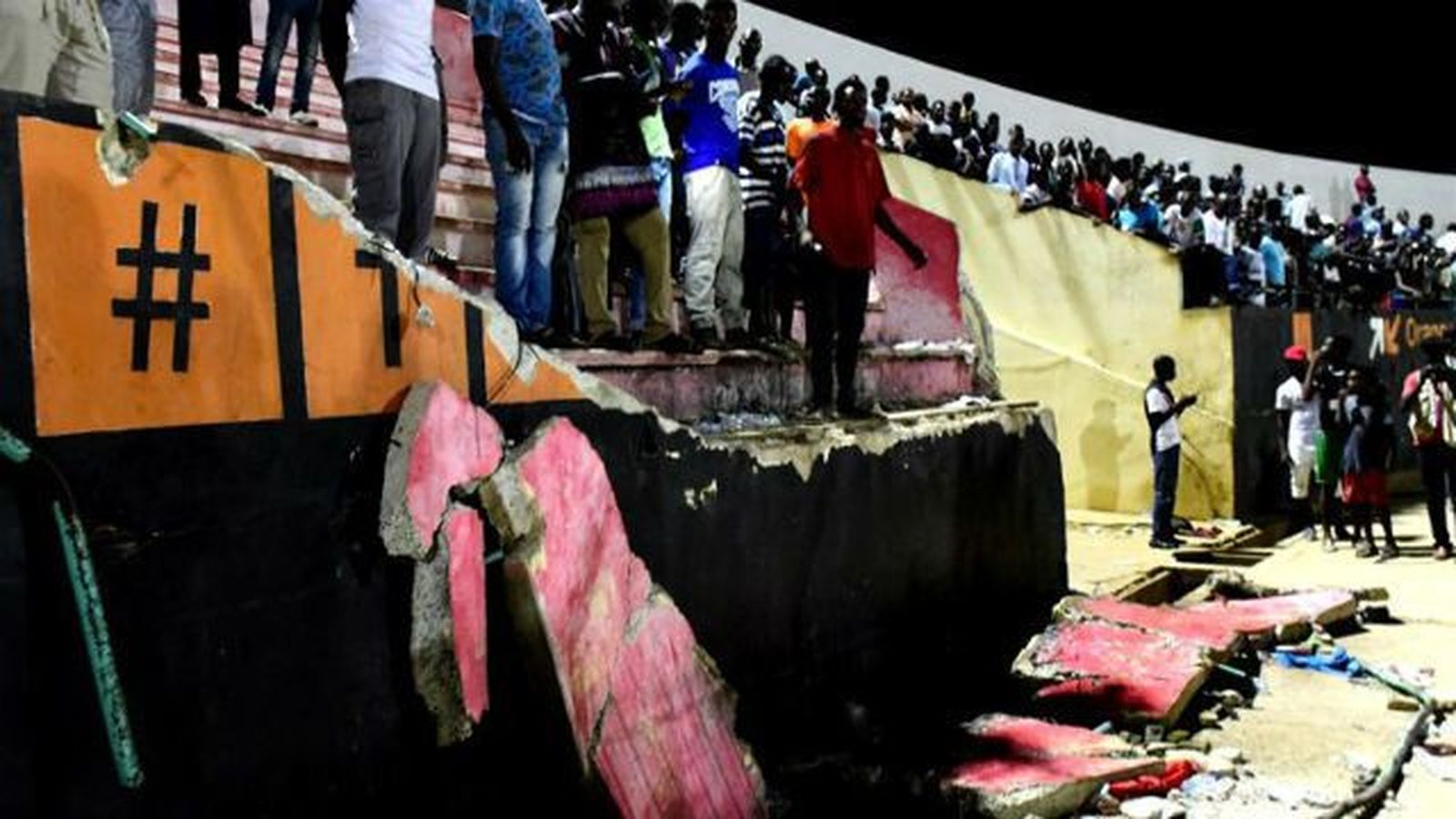 Se eleva a 9 la cifra de muertos en un avalancha en un estadio en Senegal