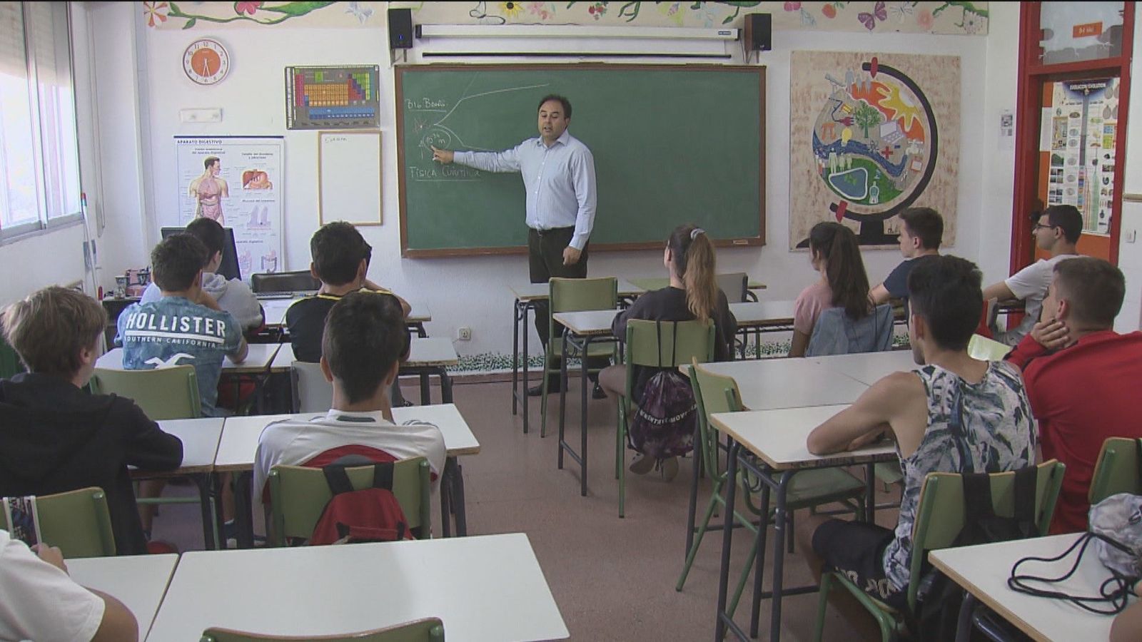 El Gobierno aprueba la conversión de interinos en funcionarios en Educación sin pruebas eliminatorias