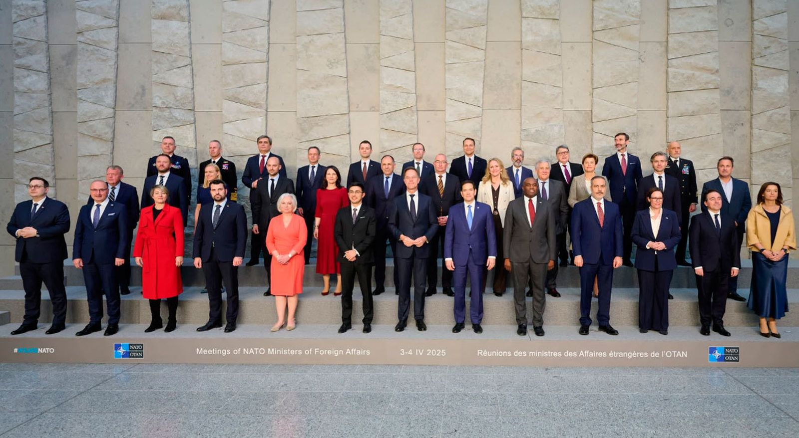 Los ministros de exteriores de los países de la OTAN reunidos en Bruselas