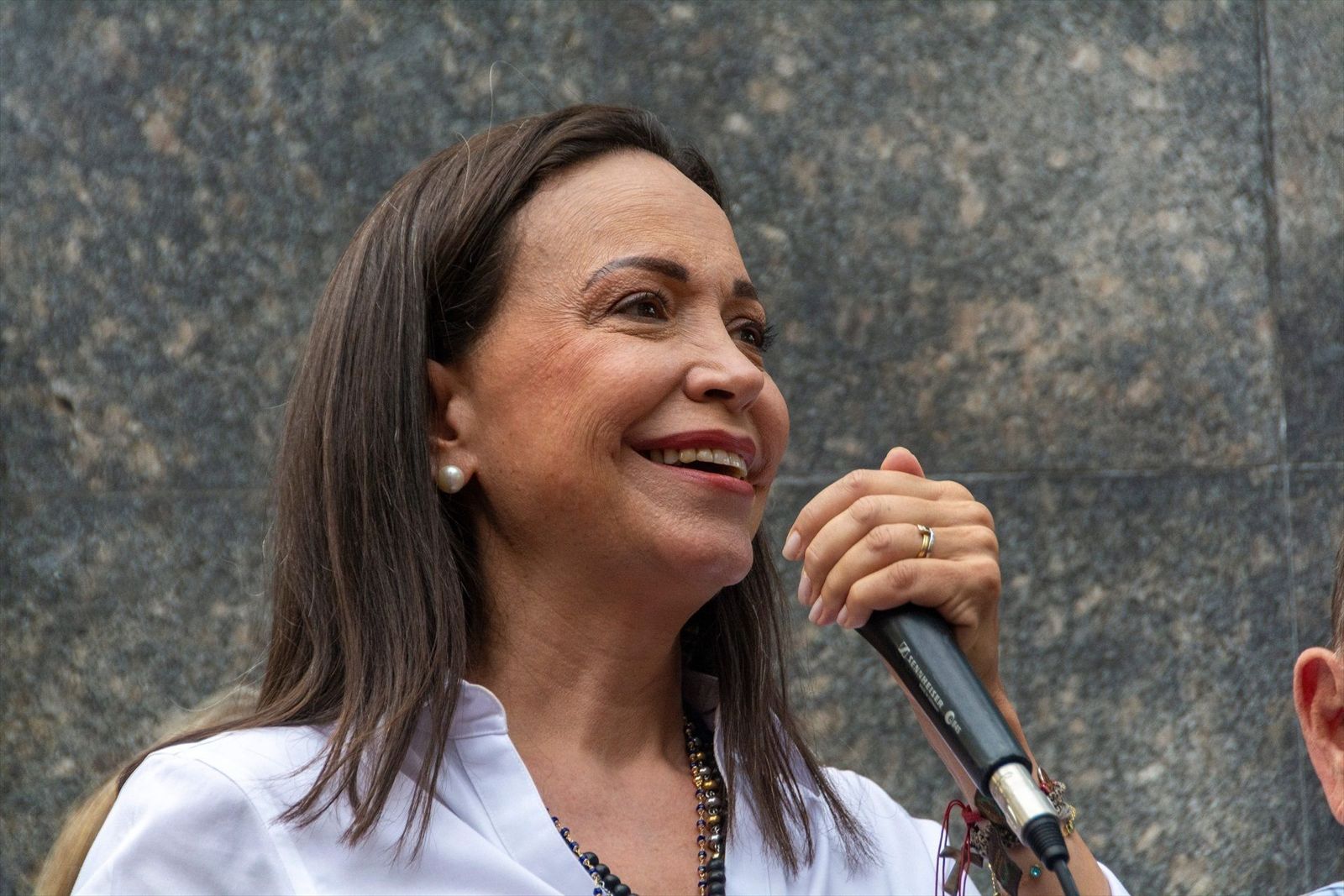 María Corina Machado: "Lo único que le queda" a Maduro es el apoyo del alto mando militar