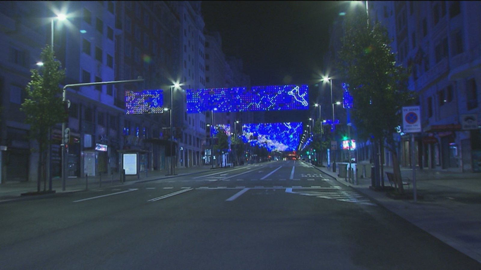 Calles desiertas en Madrid durante el primer ensayo del encendido navideño