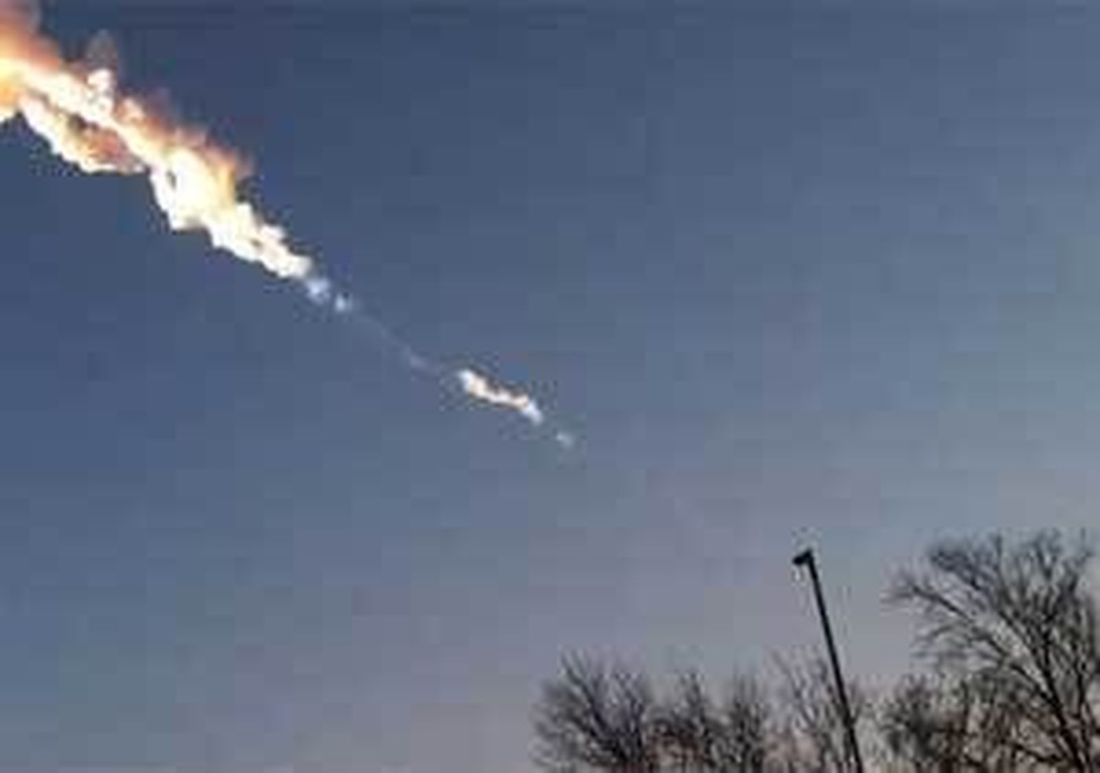 Un millar de heridos por la caída de una lluvia de meteoritos en los Urales rusos