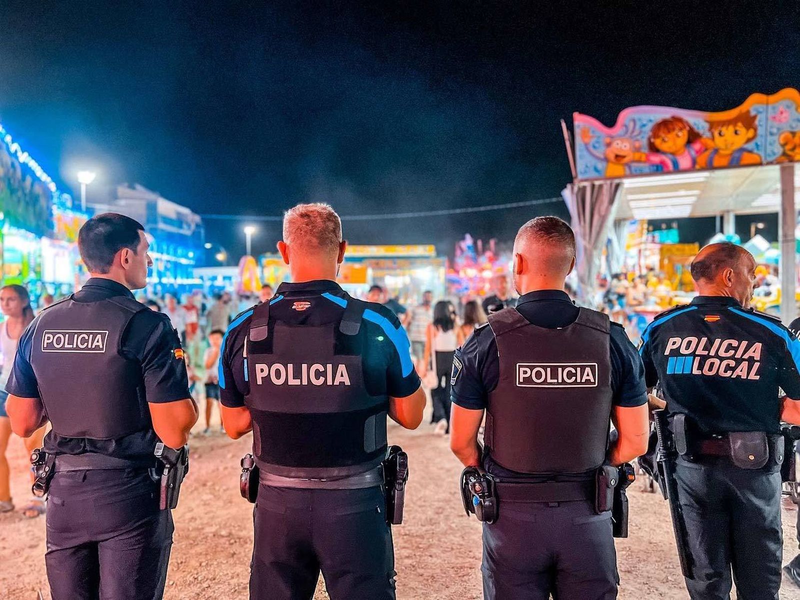 Agentes locales en el recinto ferial de Manzanares El Real