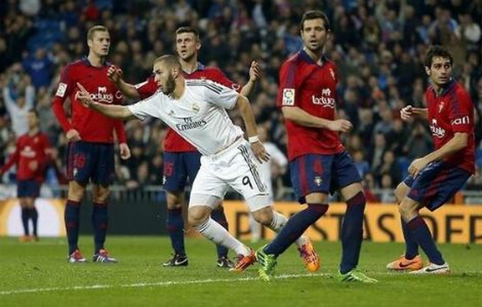 2-0. El Real Madrid encarrila el pase sin brillo