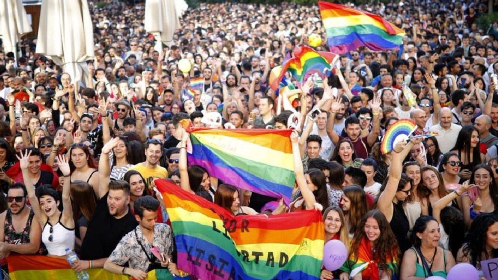 Así se vive el ambiente de la manifestación del Orgullo de Madrid por dentro