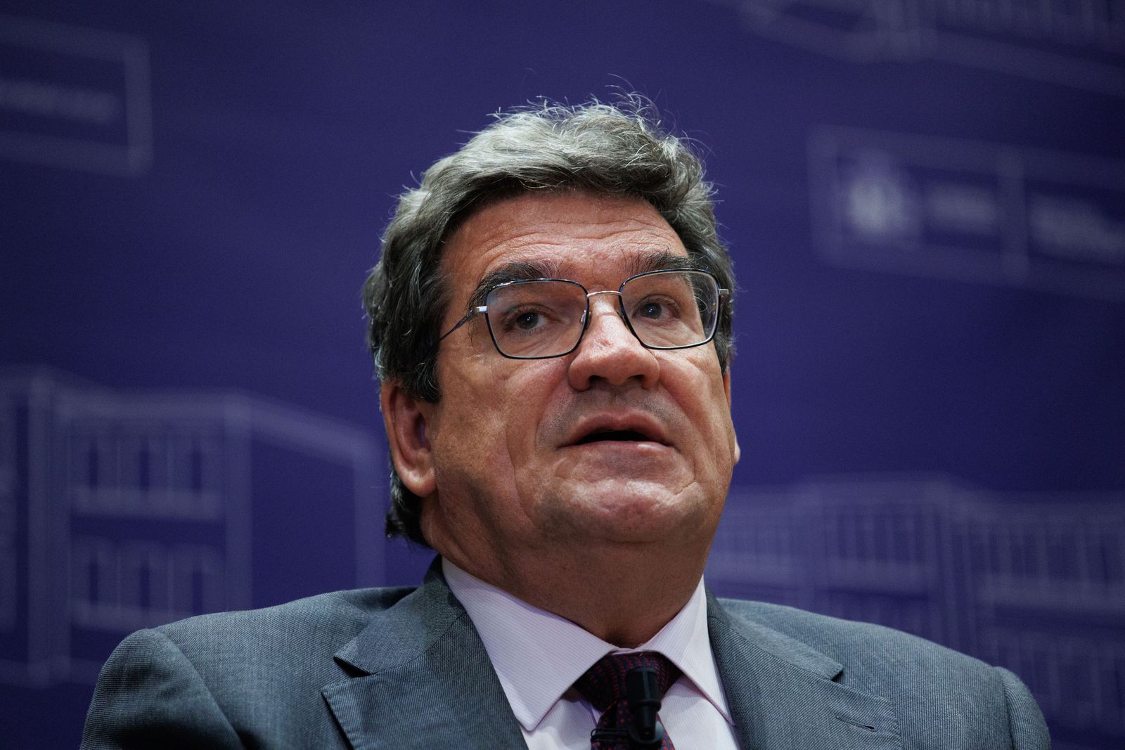 Los empresarios, molestos con Escrivá por aumentar los costes laborales