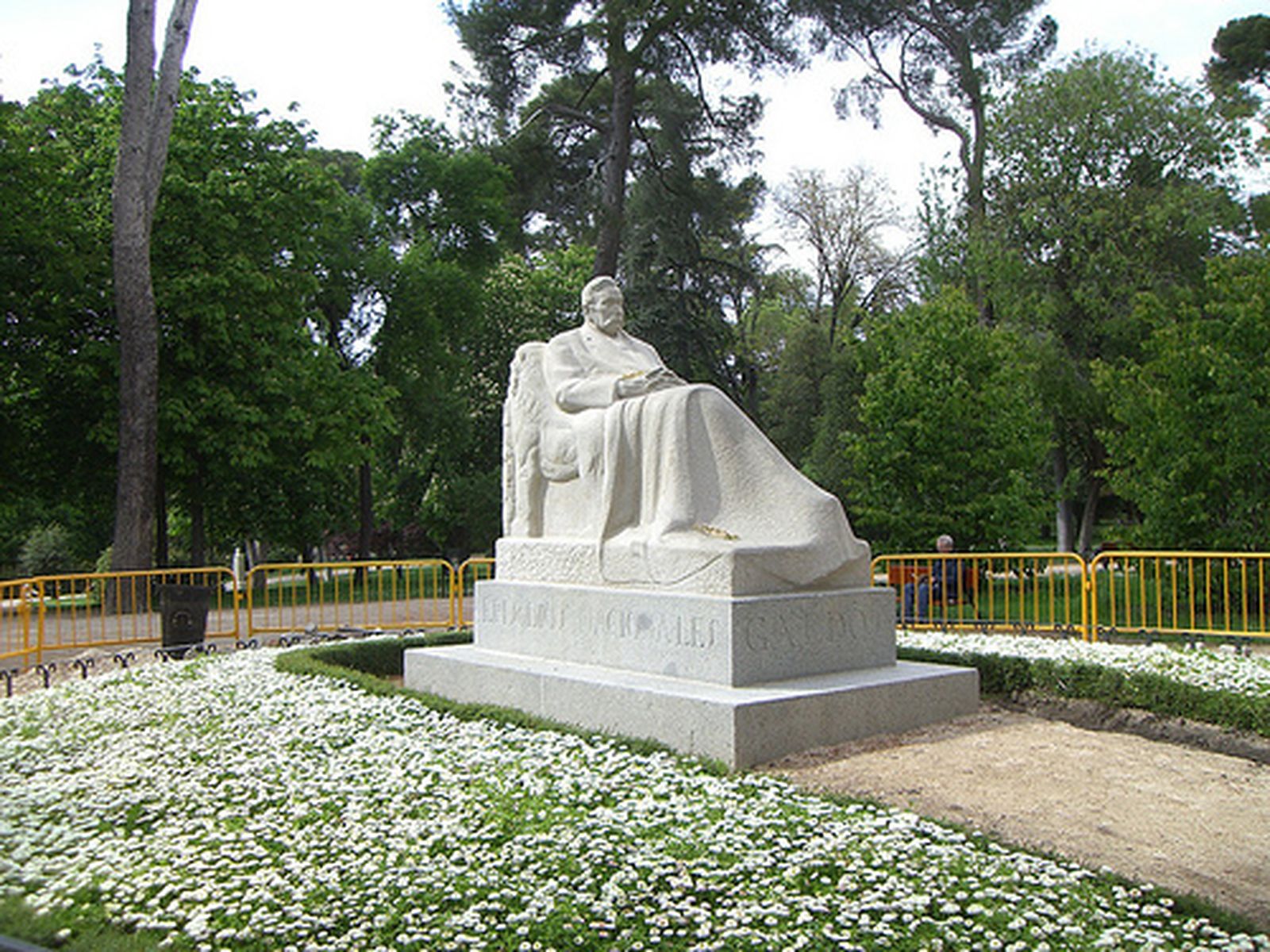 Monumento a Benito Pérez Galdós en el Parque del Retiro de Madrid