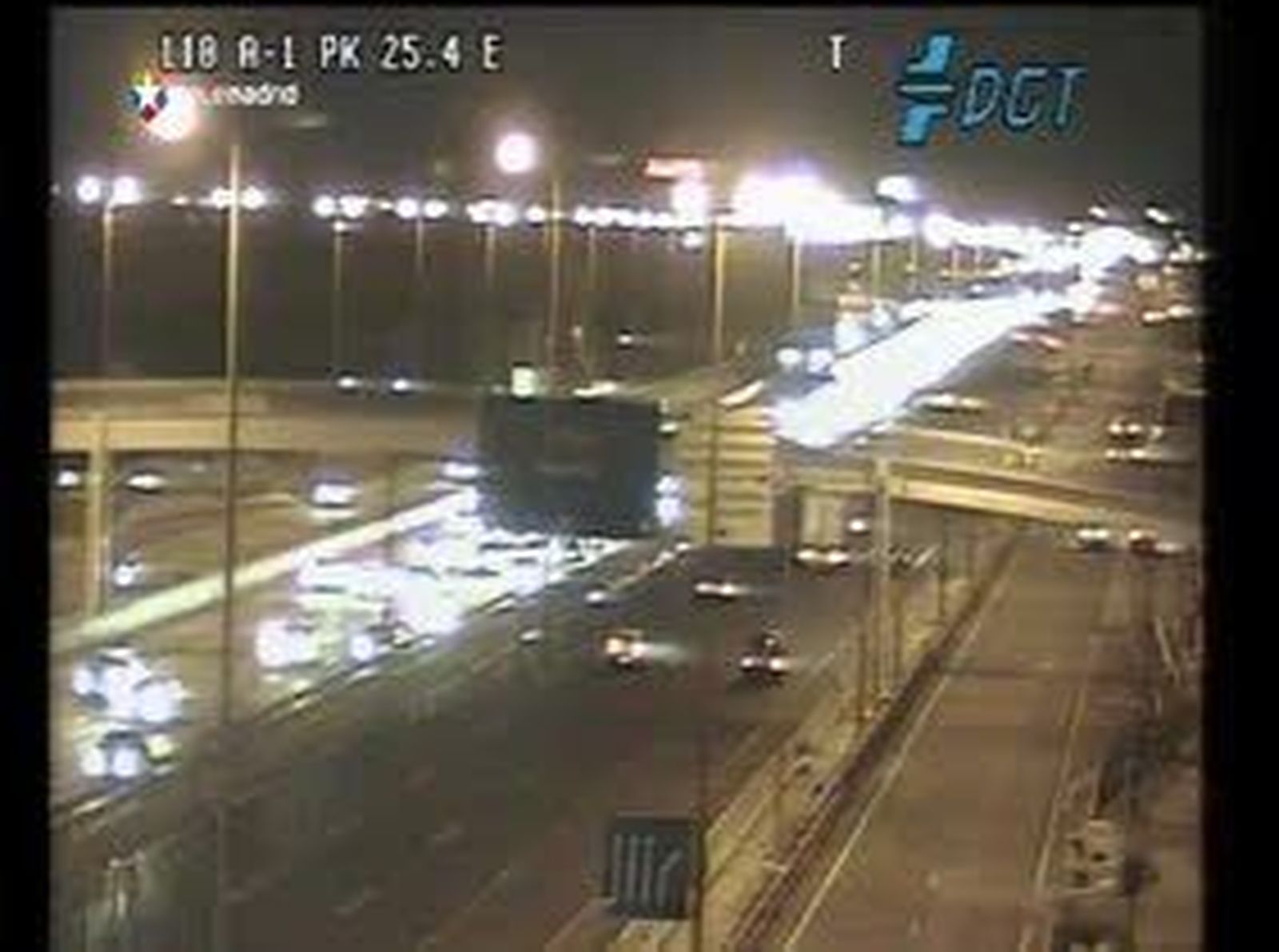 Retenciones en todas las salidas de Madrid al inicio del Puente