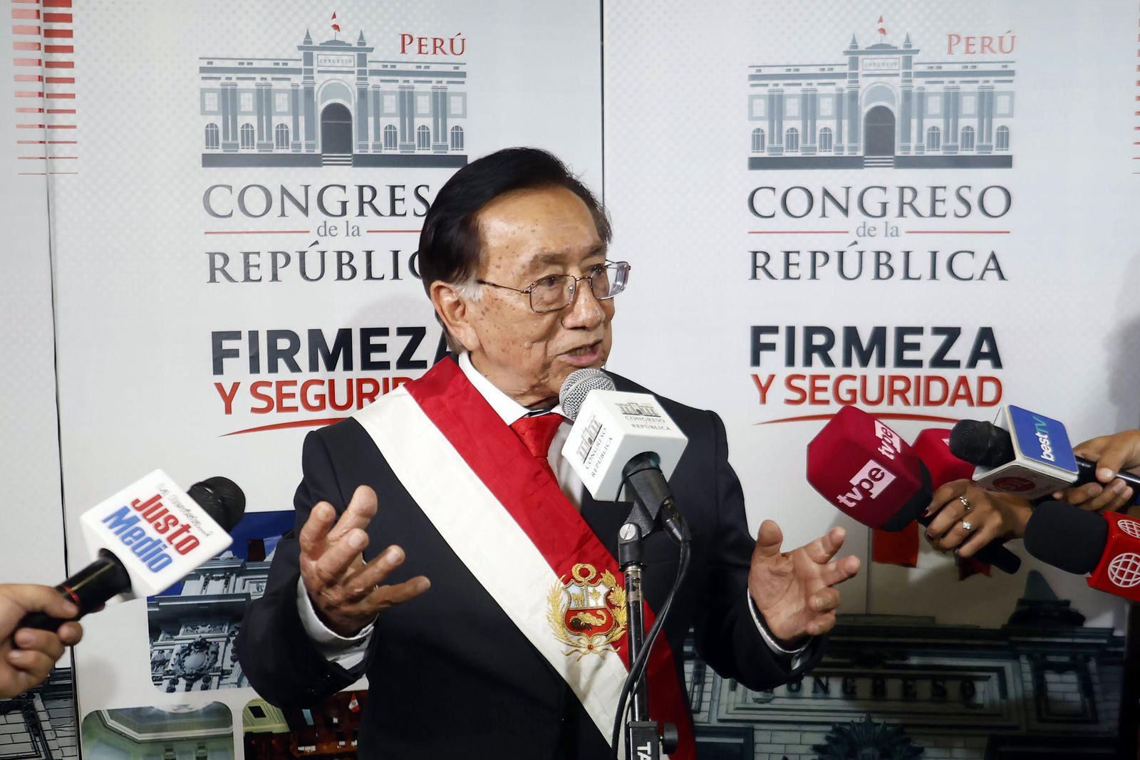 El nuevo mandatario interino de Perú, José María Balcázar