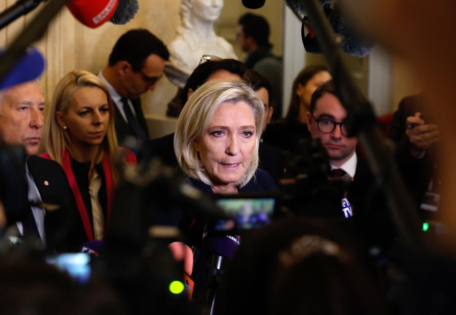 Moción de censura en Francia