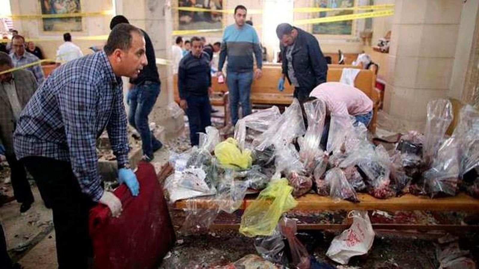 Al menos una treintena de muertos en los atentados contra dos iglesias en Egipto