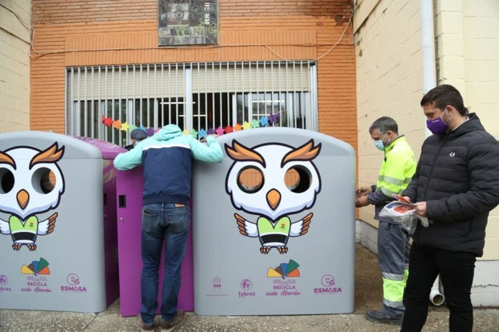 Alcorcón instala contenedores que incluyen fracción  orgánica para promover el reciclaje en centros escolares