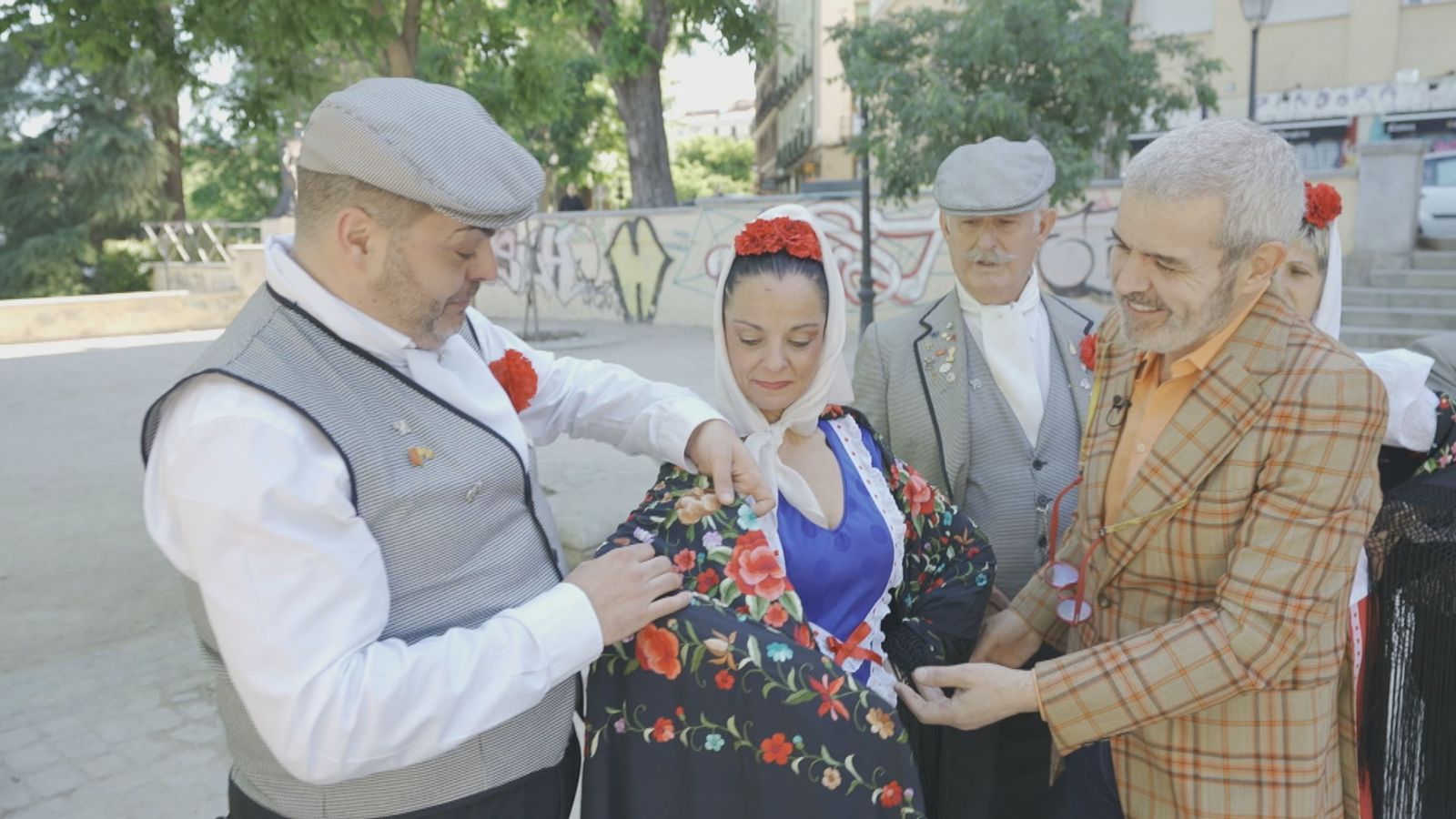 Chulapas de la asociación cultural ‘Los chulapos del Puente de Vallecas’