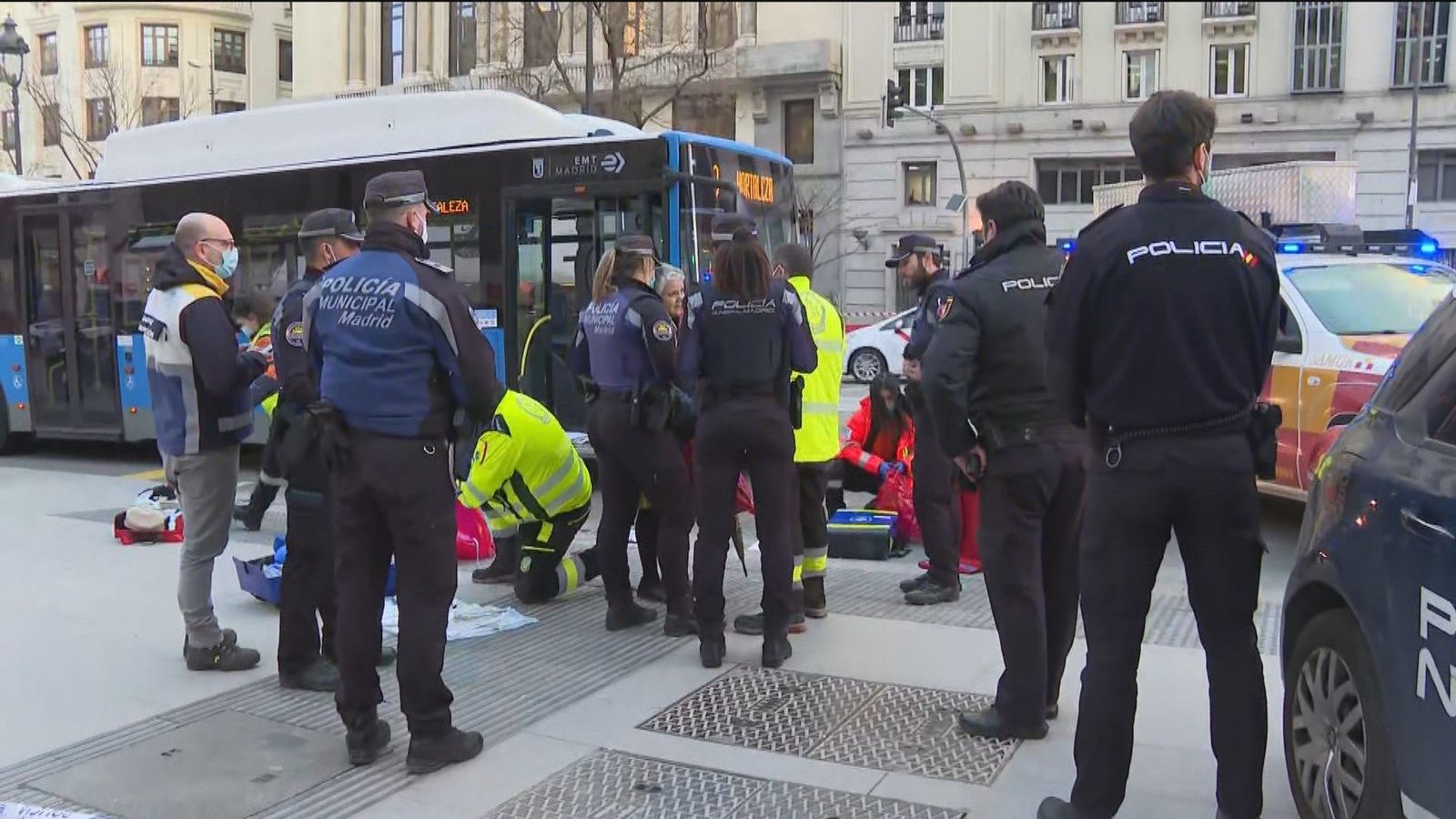Un hombre de 81 años atropellado por un autobús en la calle Alcalá de Madrid