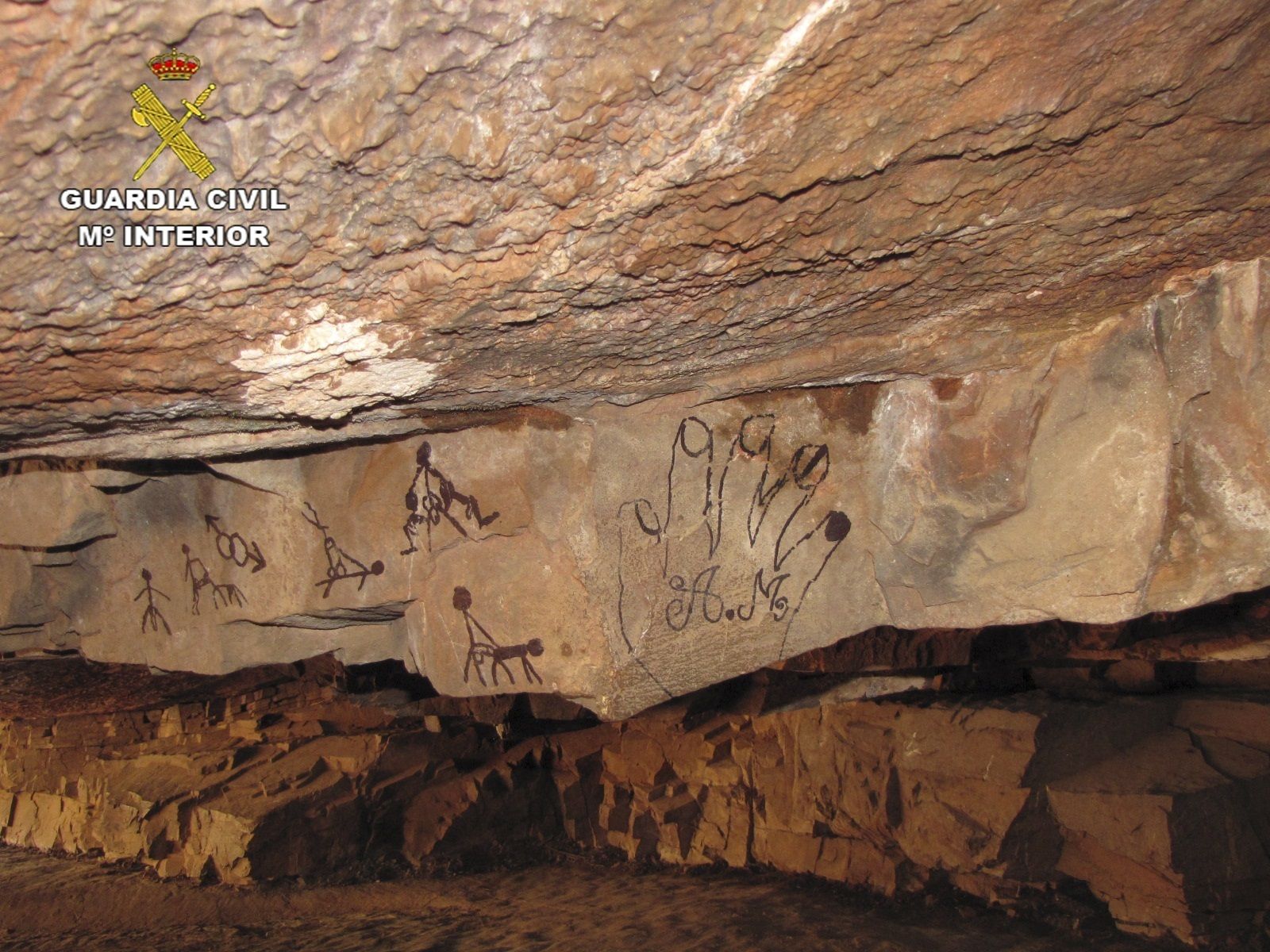 Pintadas en la cueva de La Rendija (Ciudad Real)