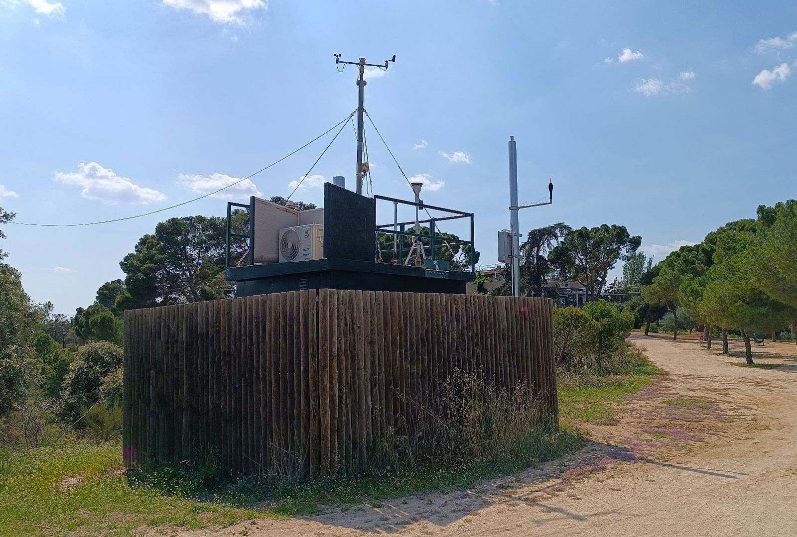 Estación de medición de calidad del aire del Ayuntamiento de Madrid en la Casa de Campo