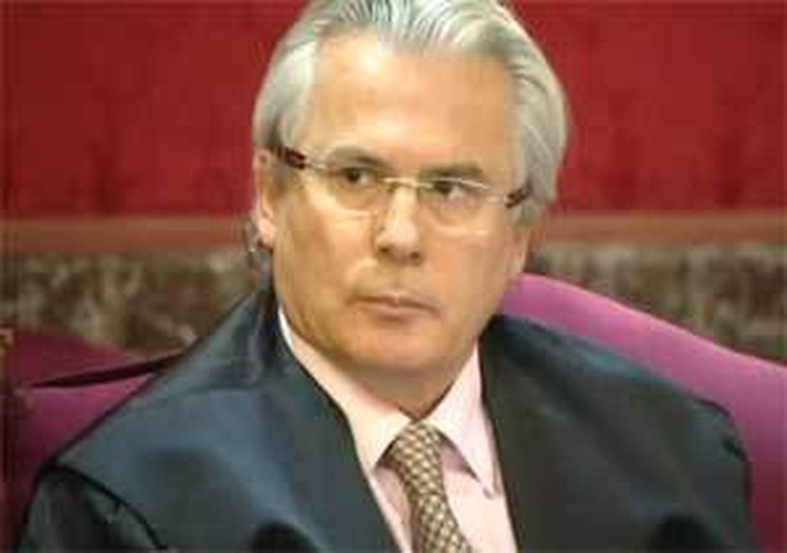 SUP y CEP critican que Garzón use a su escolta como un "mayordomo"  o "sirviente"