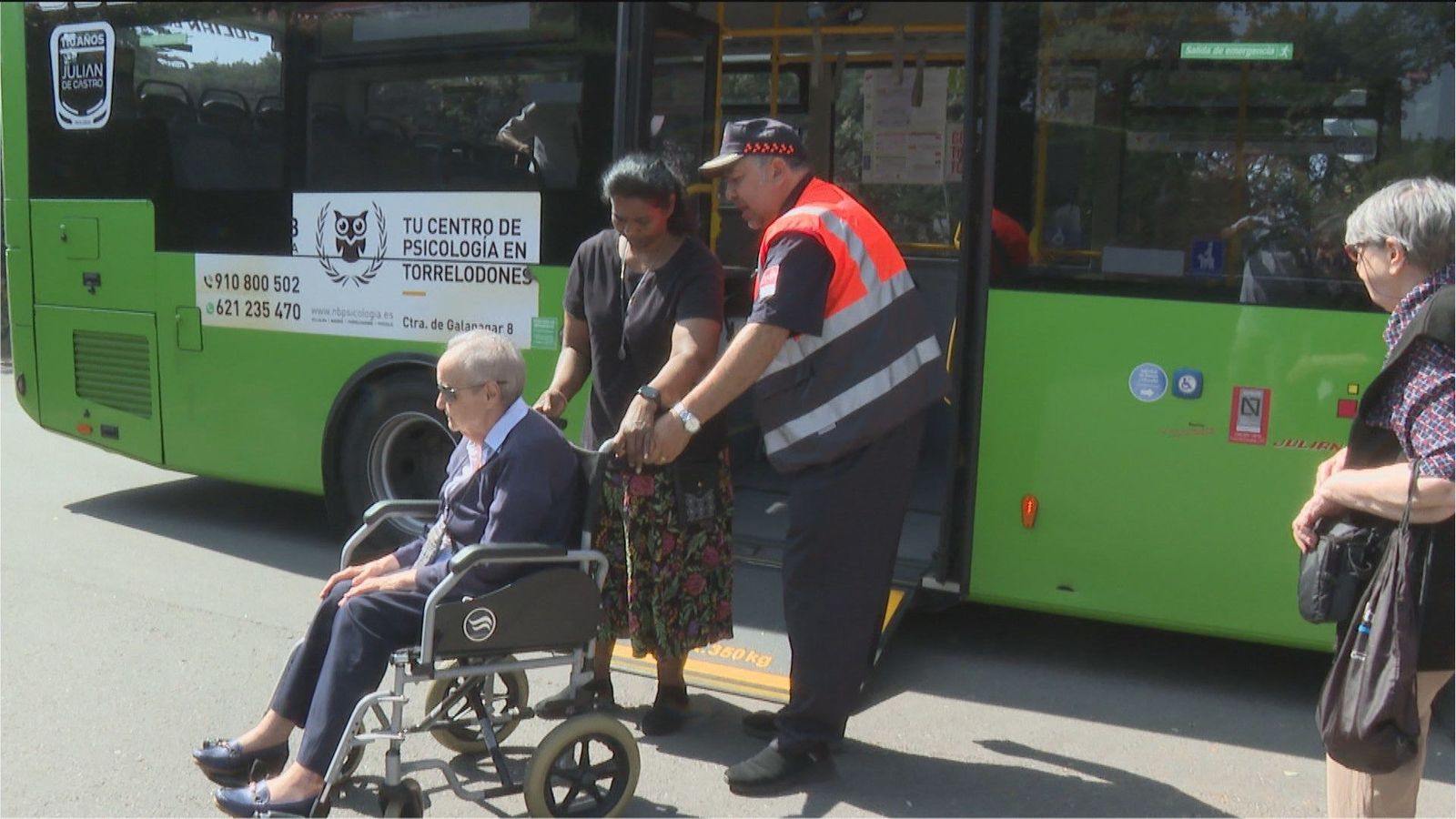 Buses gratuitos en la sierra para que los mayores puedan ir a votar