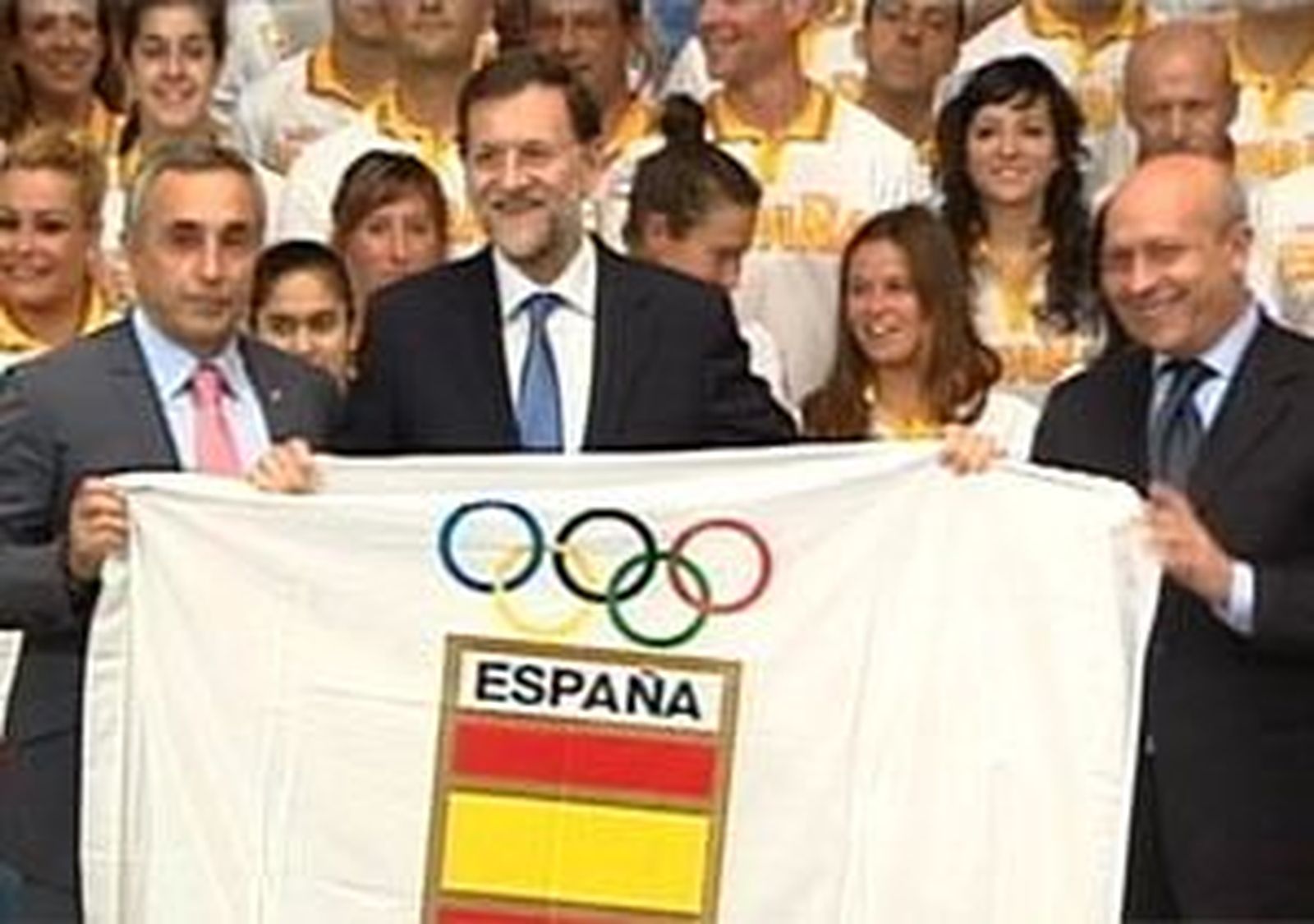Rajoy rechaza el desánimo ante la crisis y apela a los valores del deporte