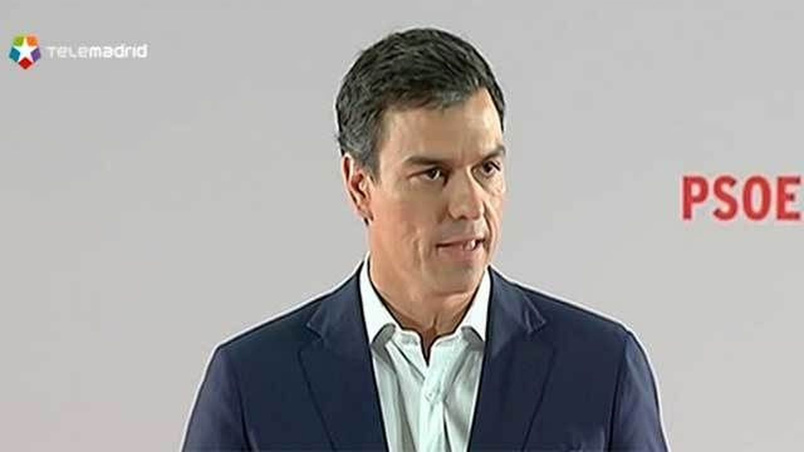 Sánchez se "avergüenza" de la "escasa altura" de Rajoy con Grecia