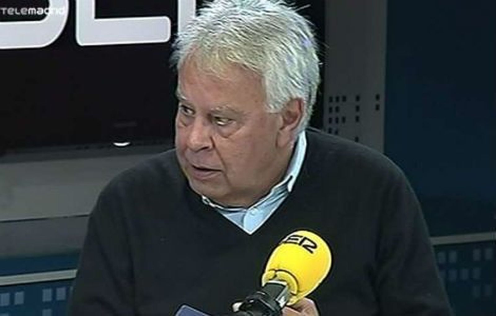 González cree que Rubalcaba tendrá que ver si es más "solución  que problema