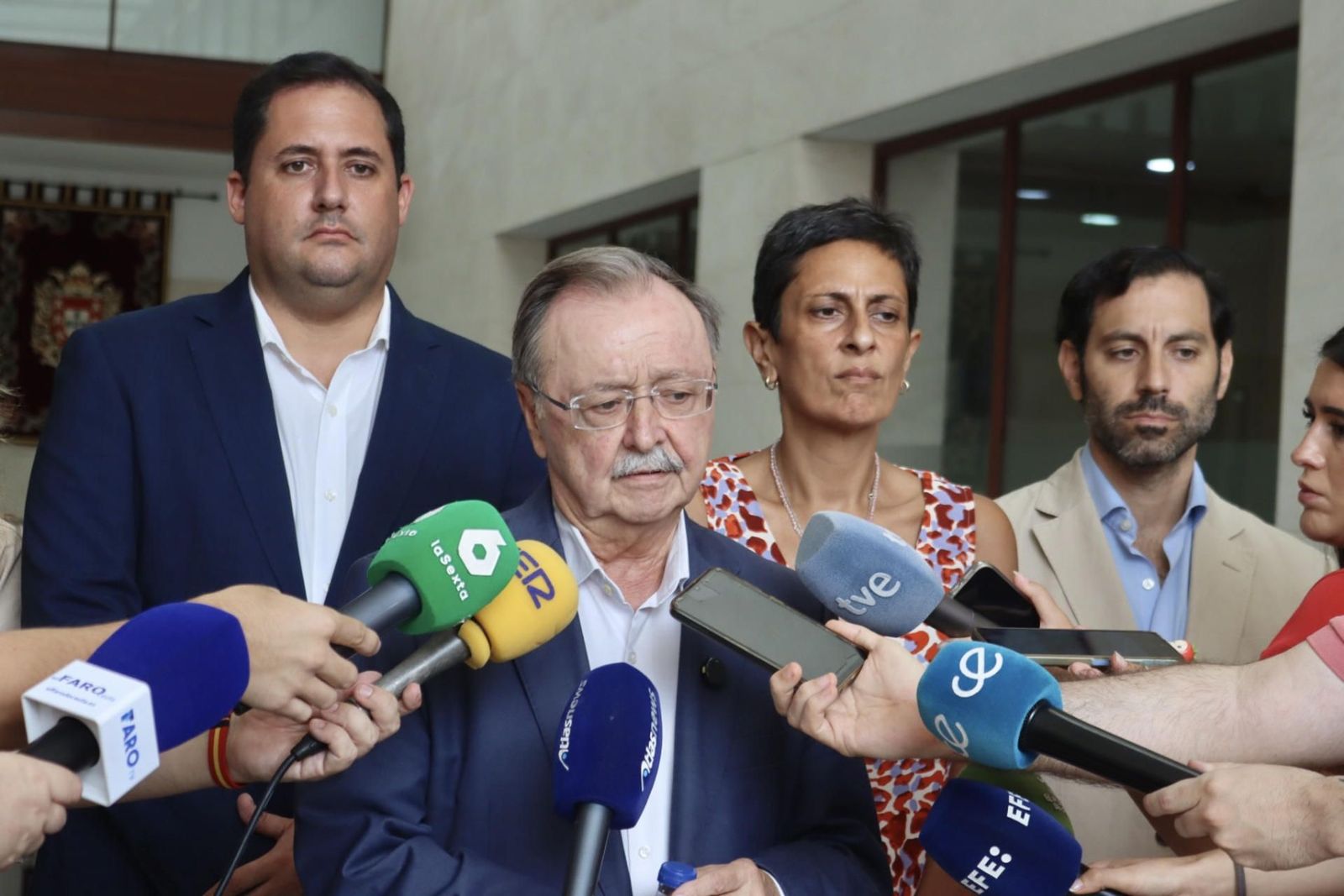 Vivas cifra entre 8.000 y 11.000 el número de inmigrantes que permanecen en Ceuta