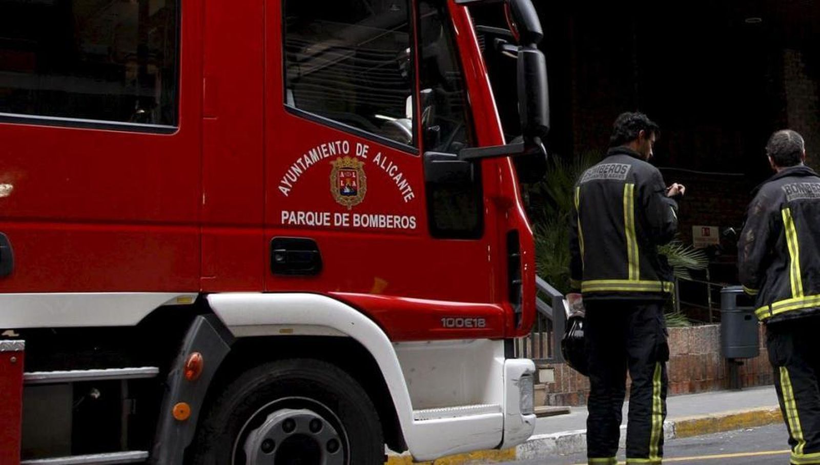Efectivos de bomberos en Alicante | EFE/Archivo