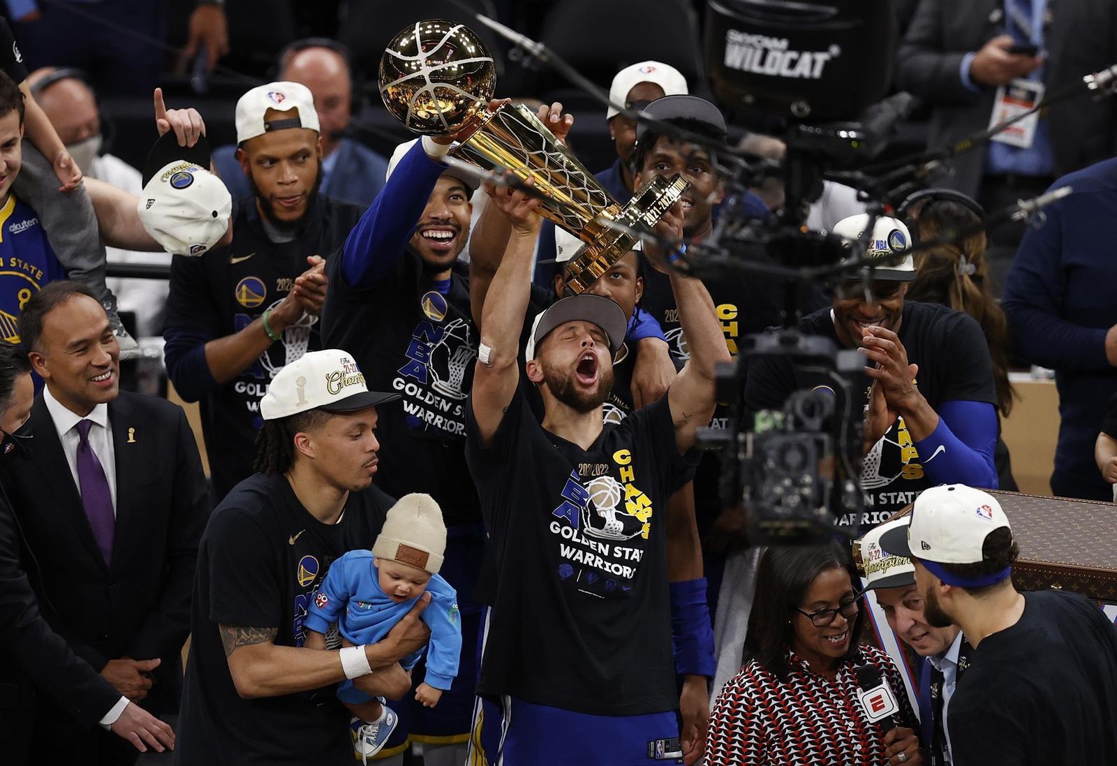 Warriors ganan la NBA
