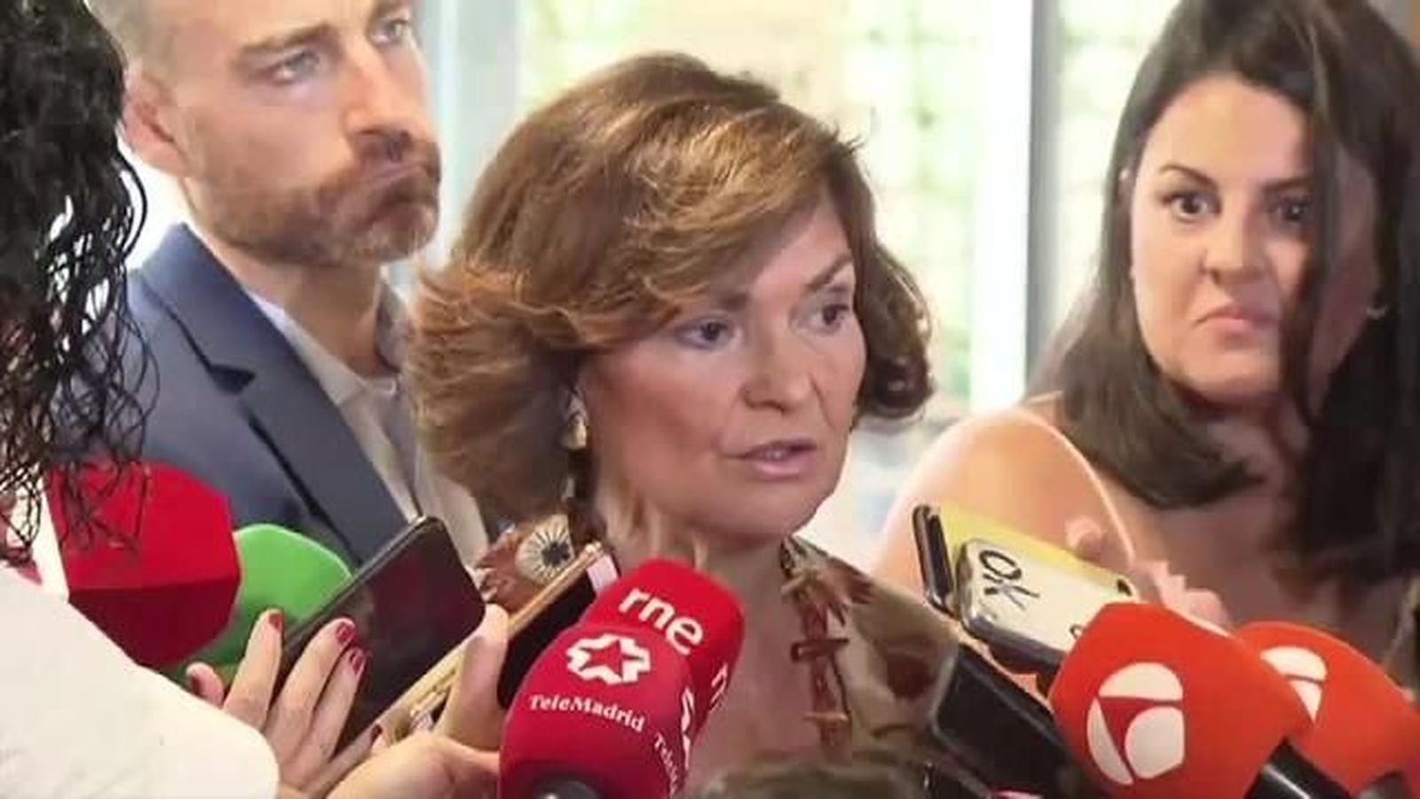 Calvo subraya que Sánchez no es candidato a la investidura y que quien propone es el Rey