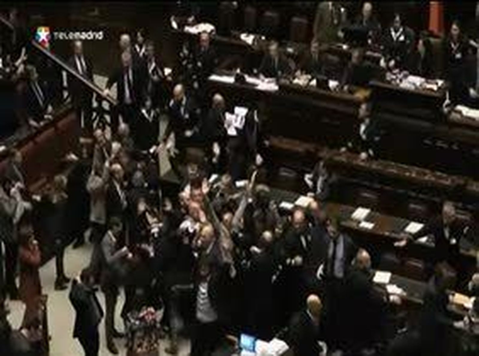 Pelea callejera en el parlamento italiano