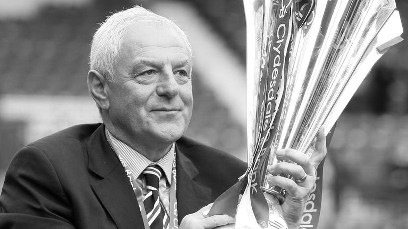 Walter Smith, legendario entrenador del Rangers de Glasgow, fallecido el 26 de octubre a los 73 años. Conquistó 21 títulos en sus dos etapas en el Rangers, es el segundo entrenador con más entorchados en la historia del club escocés.