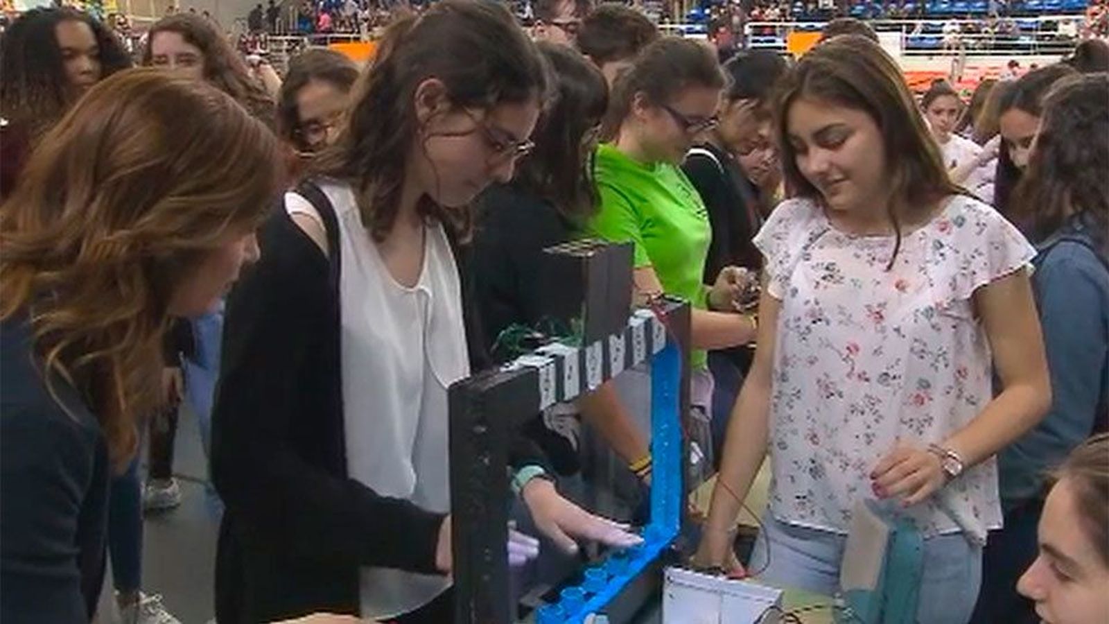 Más de 2.000 alumnos participan en el concurso 'Robocampeones' de Fuenlabrada