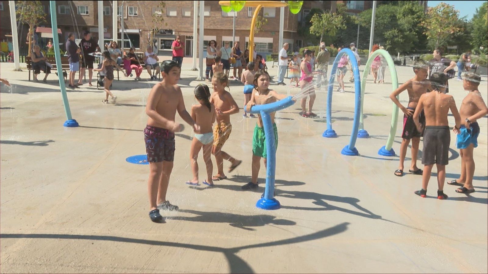 Coslada inaugura sus 'Juegos del Agua' en la Plaza del Mar Caribe