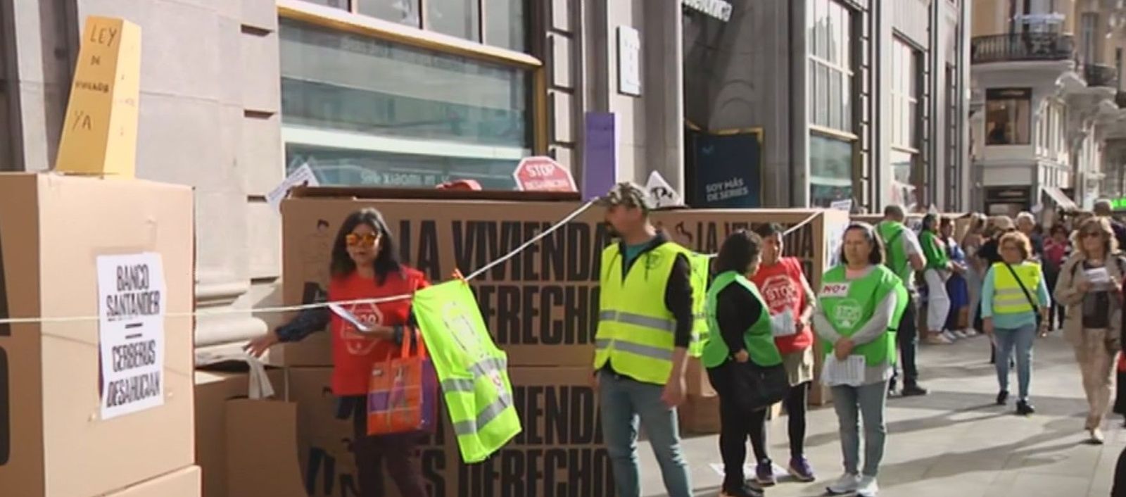 Concentración en Gran Vía para pedir más vivienda "accesible y digna"