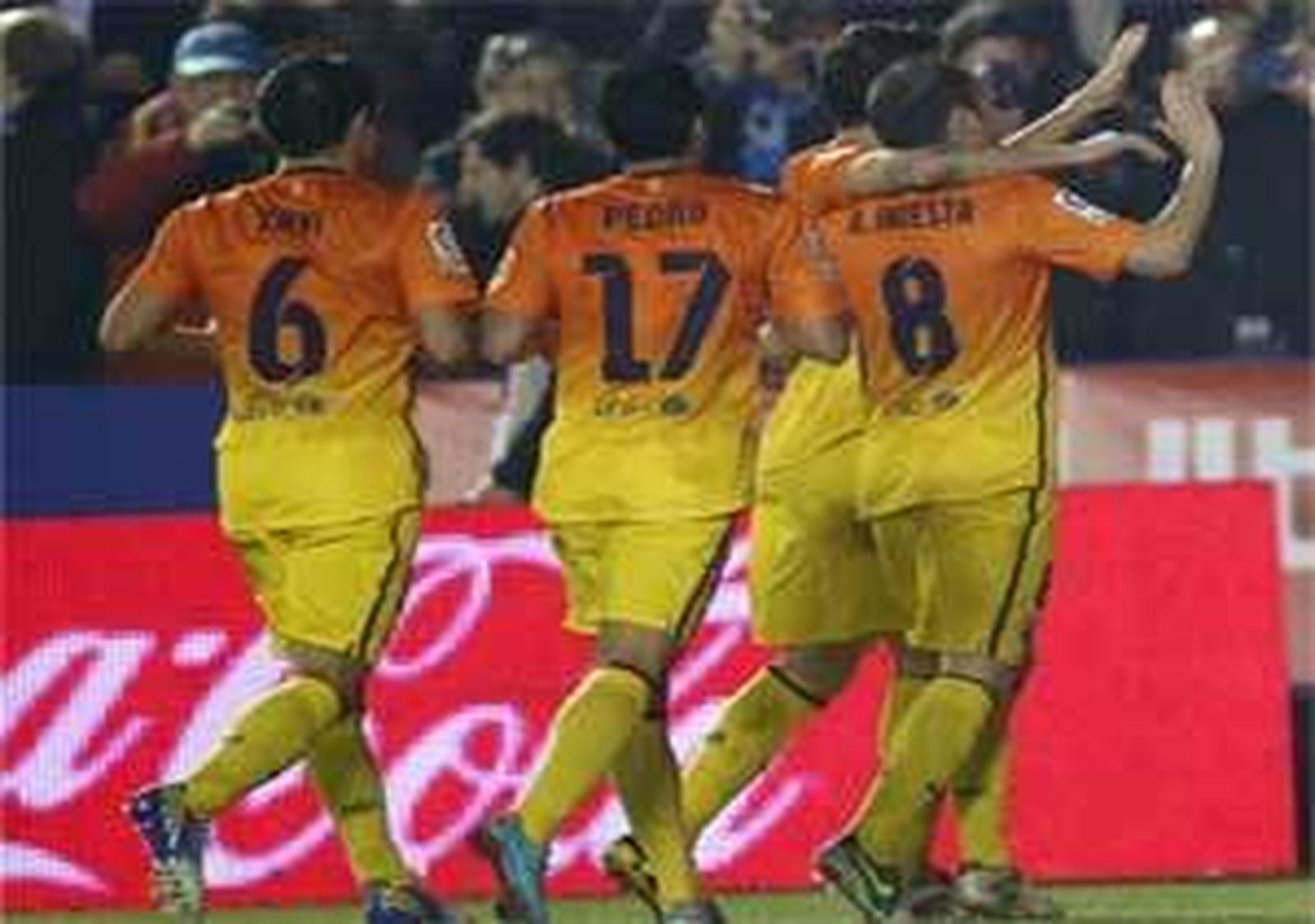 El Barcelona arrolla al Levante 0-4 y no desaprovecha el traspiés del Madrid