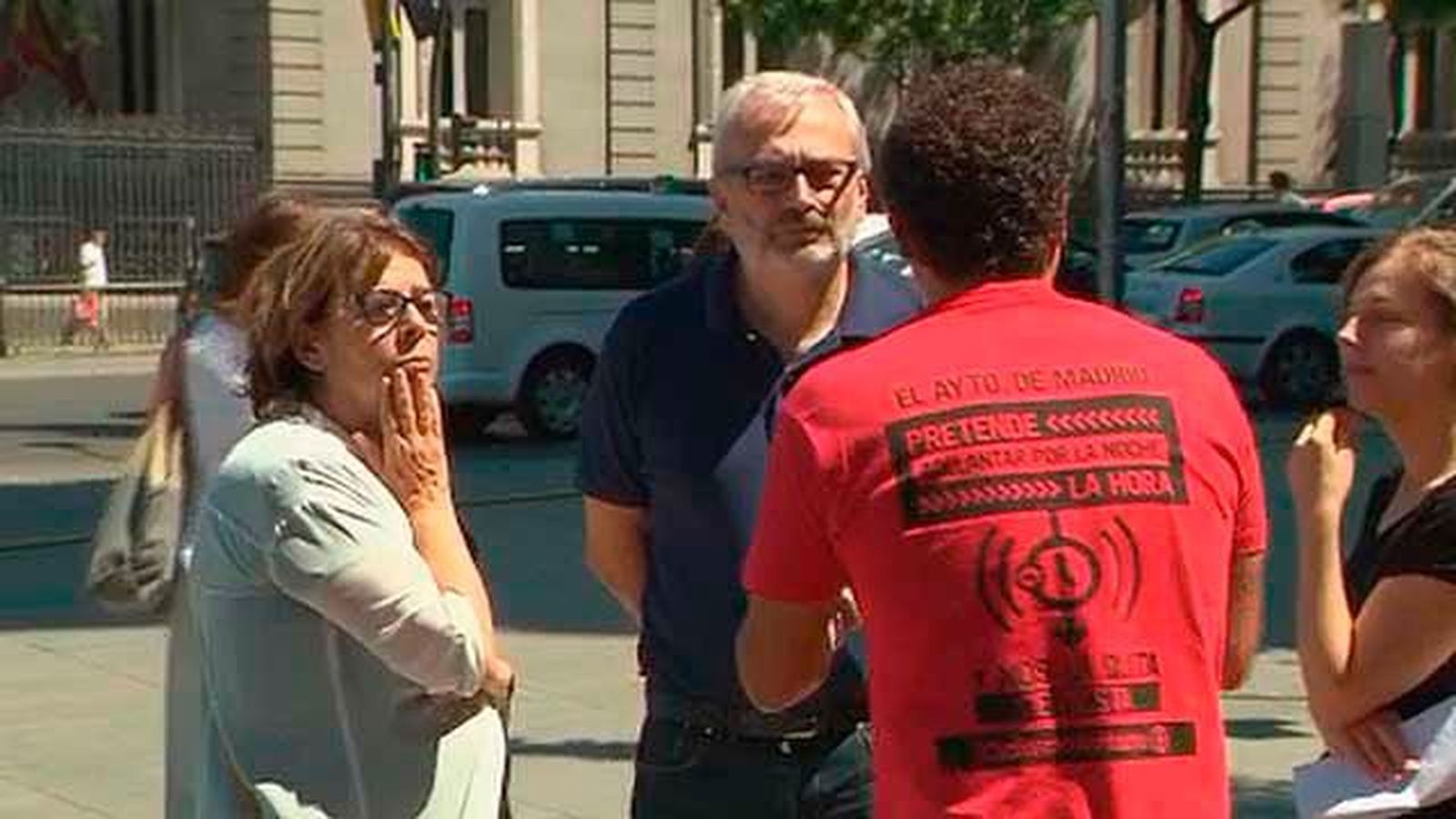Un empresario de Gaztambide protesta en Cibeles contra la Zona de Protección Acústica Especial