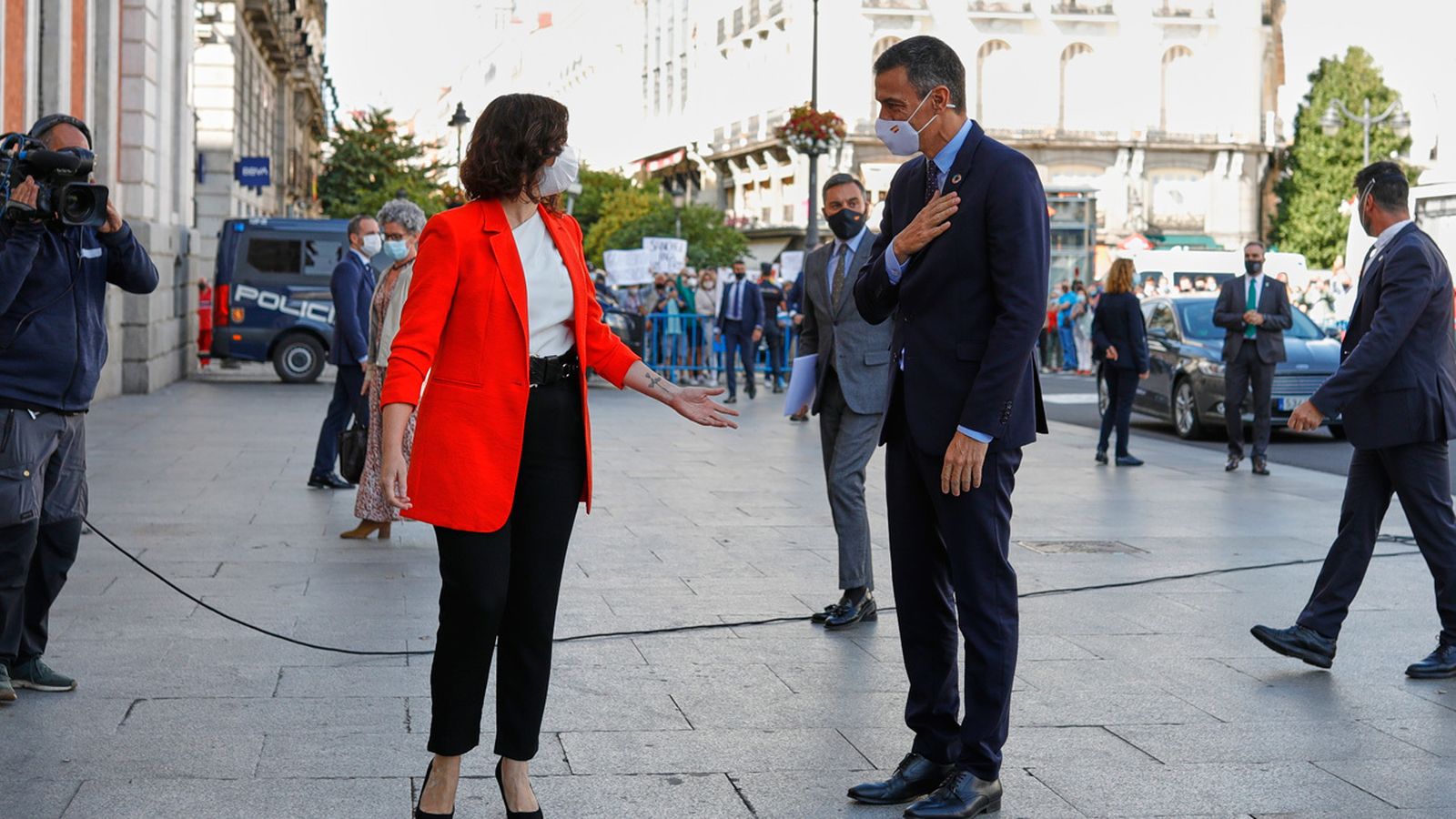Una mirada de reojo, una mano en el corazón...cuando los gestos importan más que las palabras