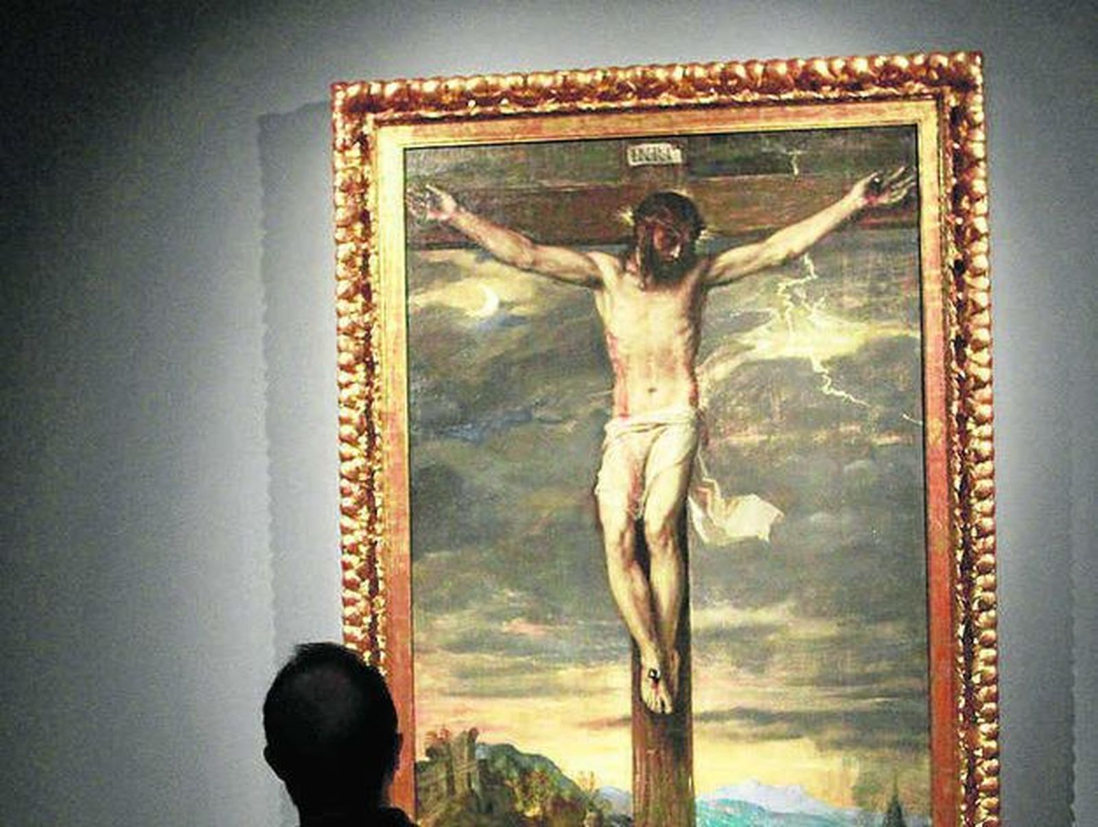 El "Cristo Crucificado" de Tiziano en el Escorial se desgarra al caerse de la pared