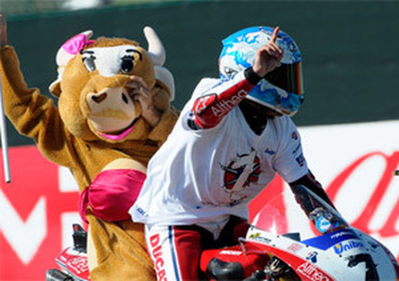 Carlos Checa pone el broche de oro a su carrera con el mundial de Superbikes