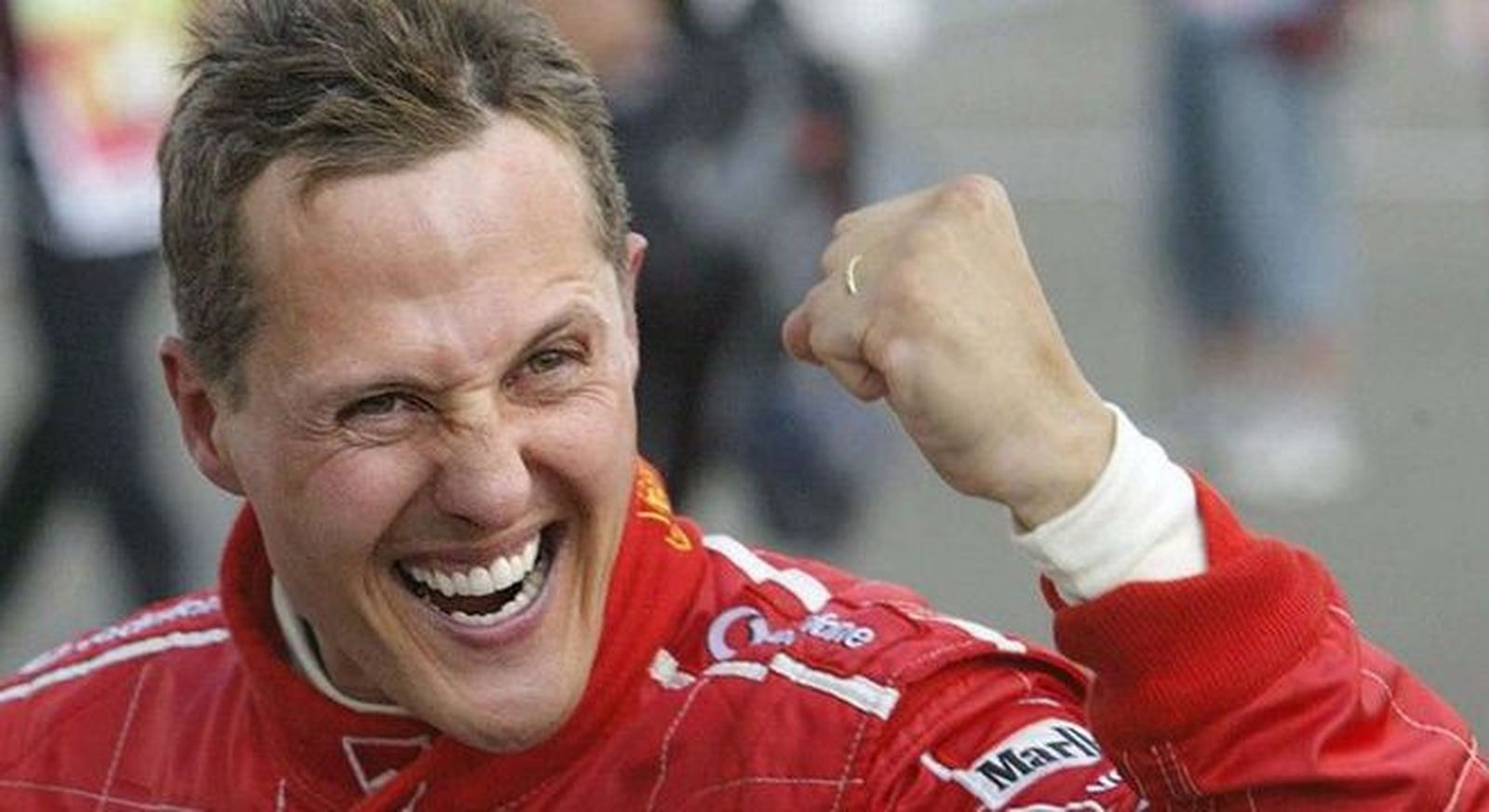 Schumacher sale del coma seis meses después