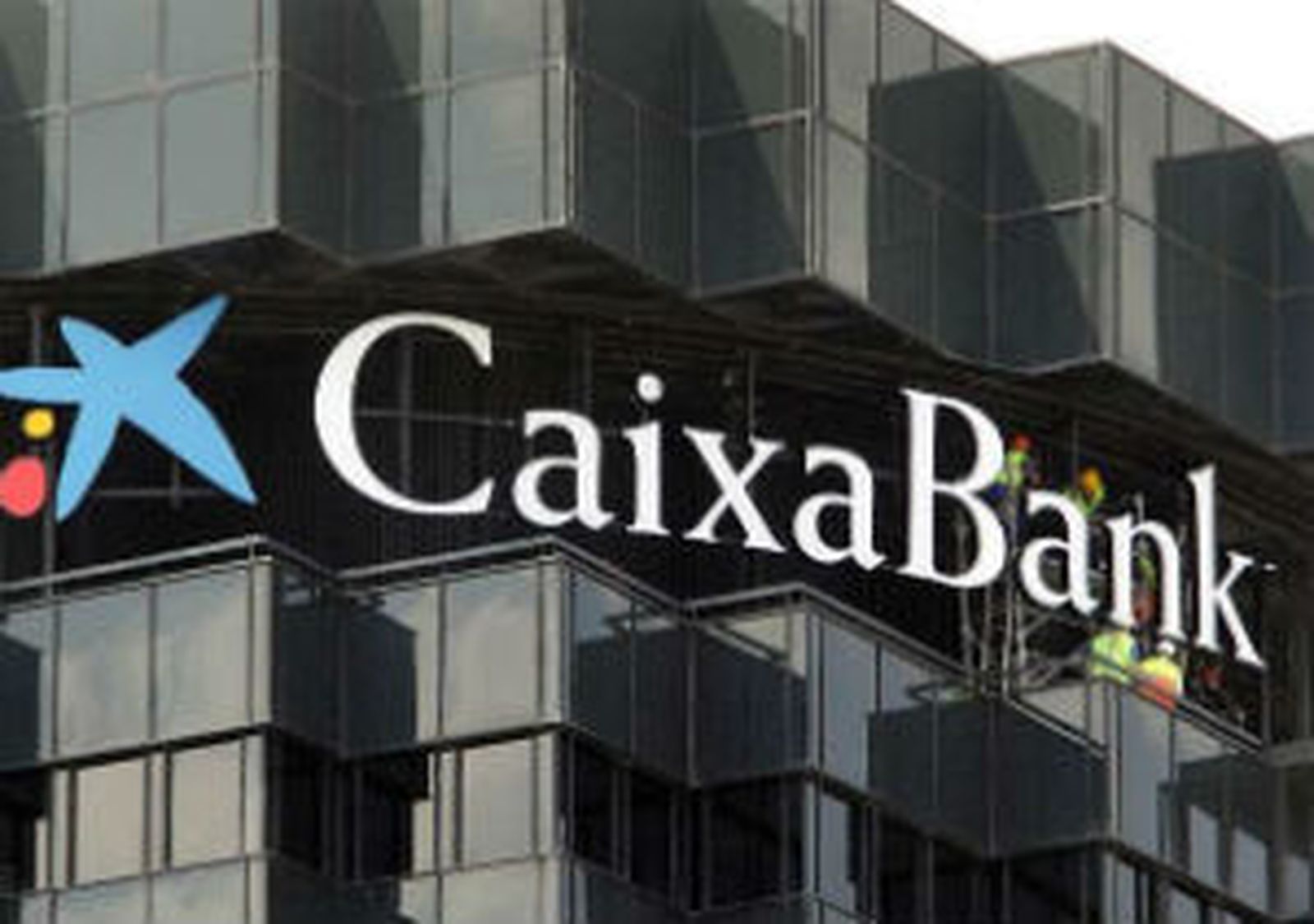 Caixabank y B. Cívica reúnen a sus consejos esta tarde para aprobar la fusión