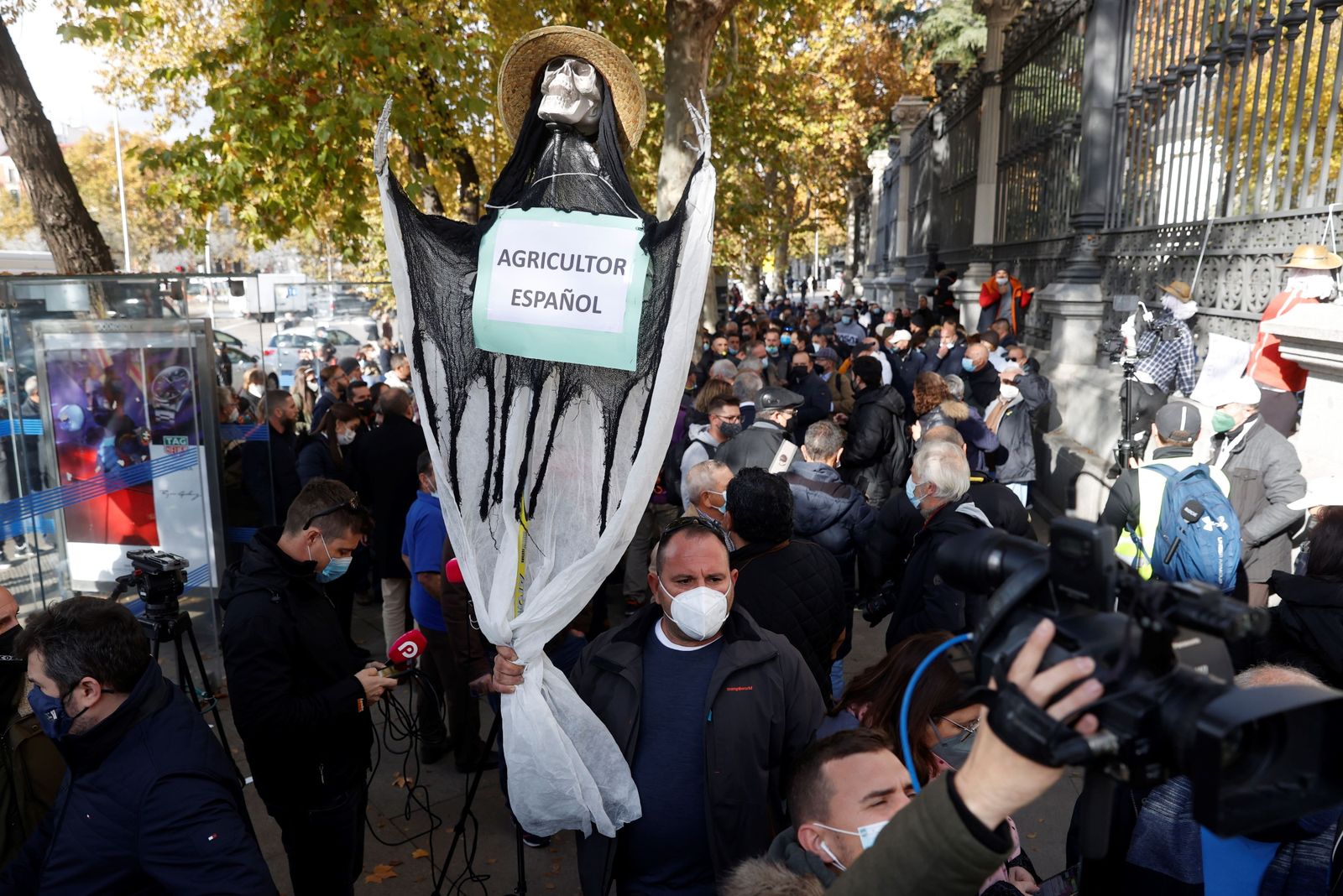 El sector de frutas y hortalizas se moviliza en Madrid para exigir medidas: "El campo se muere"