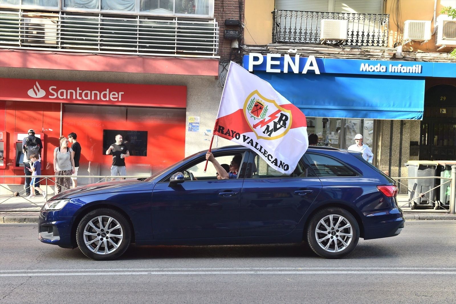 Detenido el presunto estafador del bus ‘fantasma’ para la final del Rayo Vallecano en Leipzig