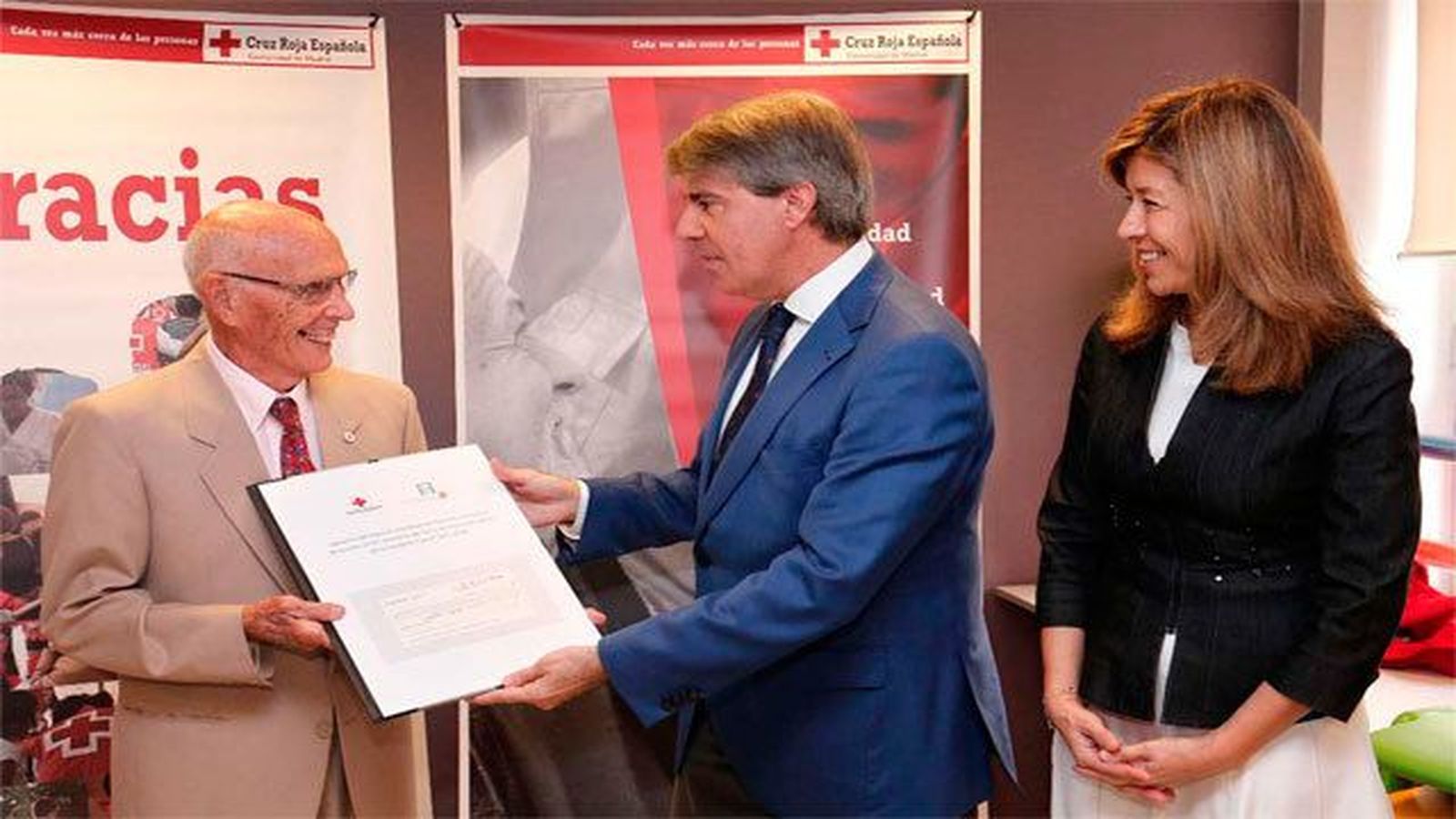 La Fundación Canal dona a Cruz Roja 4.042 euros para ayuda escolar de menores en riesgo